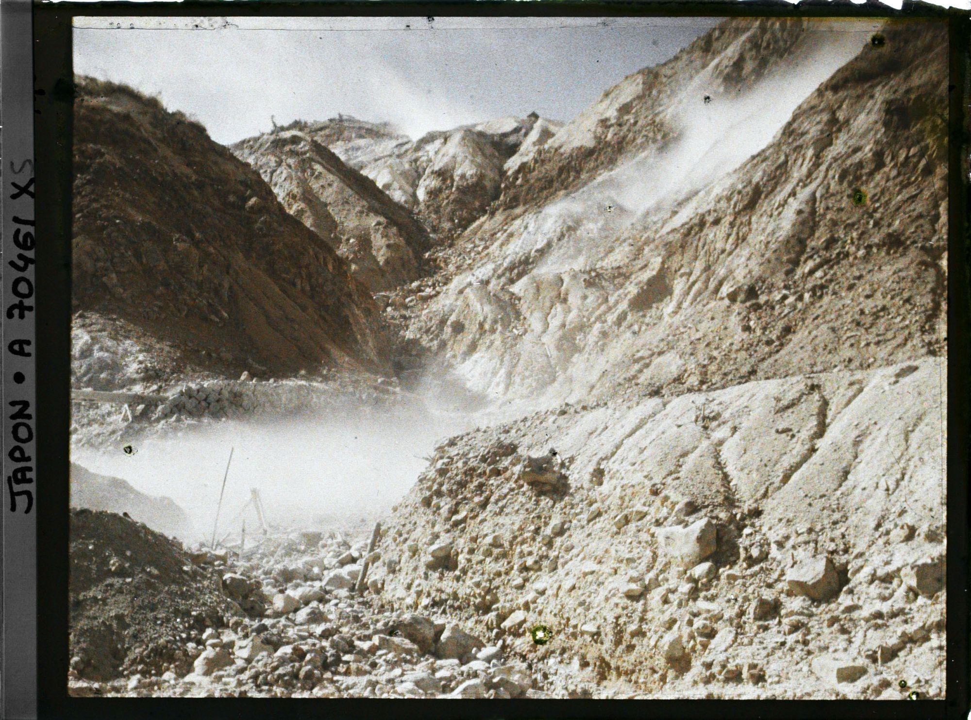 Image représentant null Solfatares  de la vallée d'Owakudani (" Vallée des Grandes Eaux Chaudes ") ou Ojigoku (" Grand Enfer ")