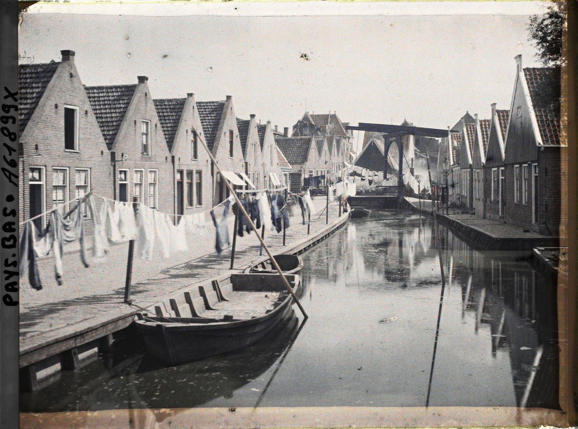 Image représentant L'Edammerweg bordé par le canal