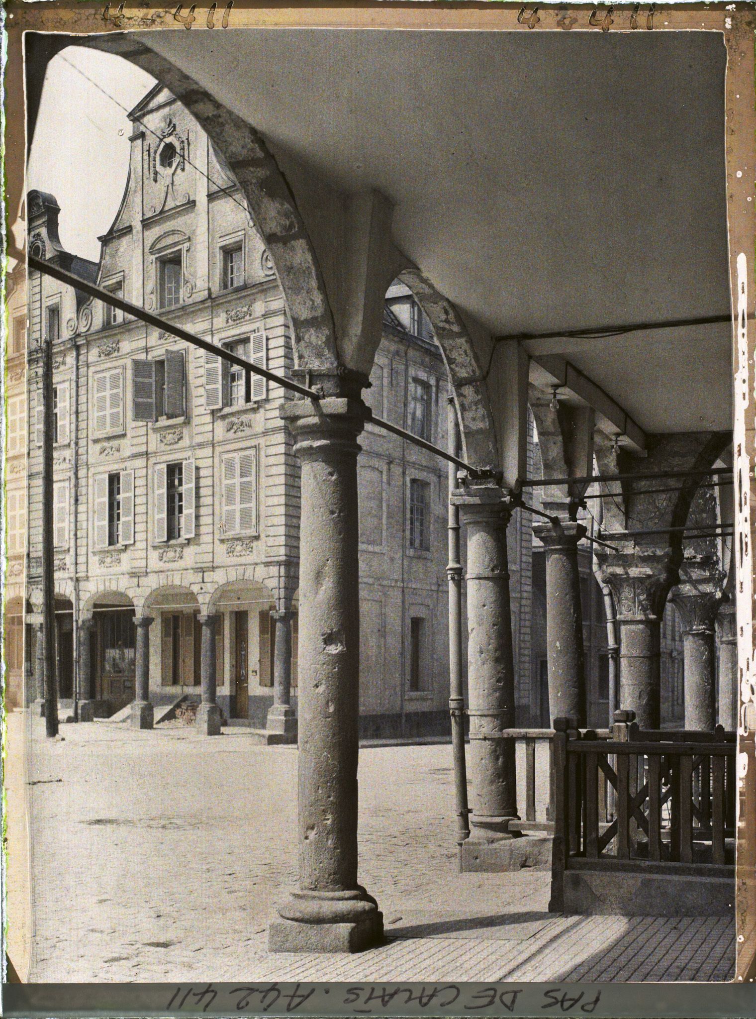 Image représentant France, Arras, Gde Place et les voûtes