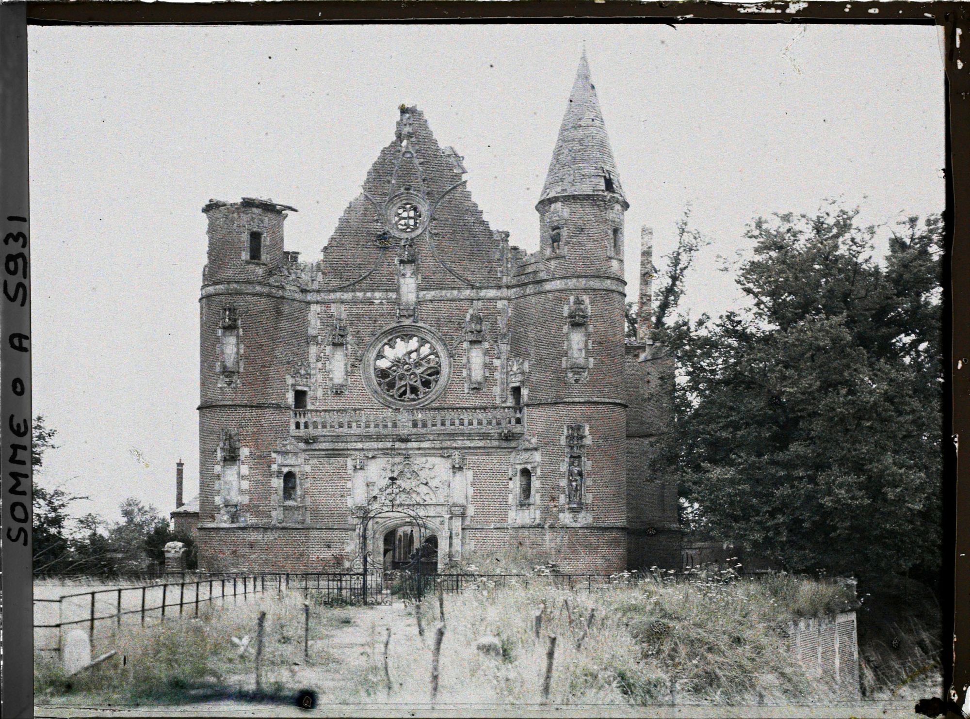 Image représentant L'extérieur de l'église