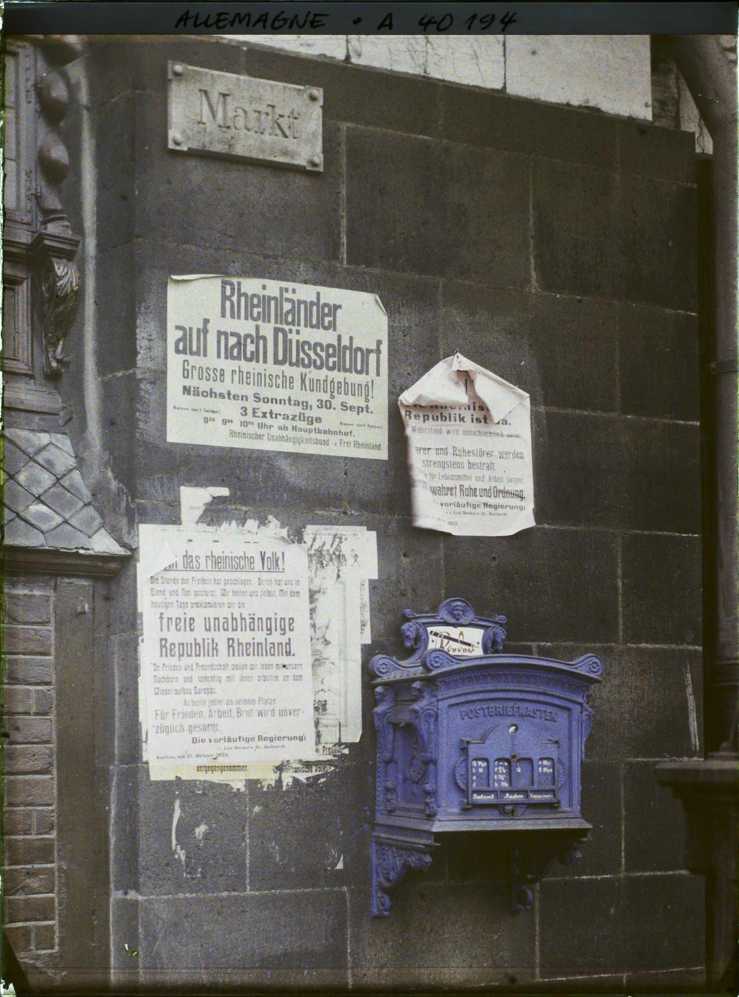 Image représentant Prusse, Aix-la-Chapelle, Affiches à l'Hôtel de Ville