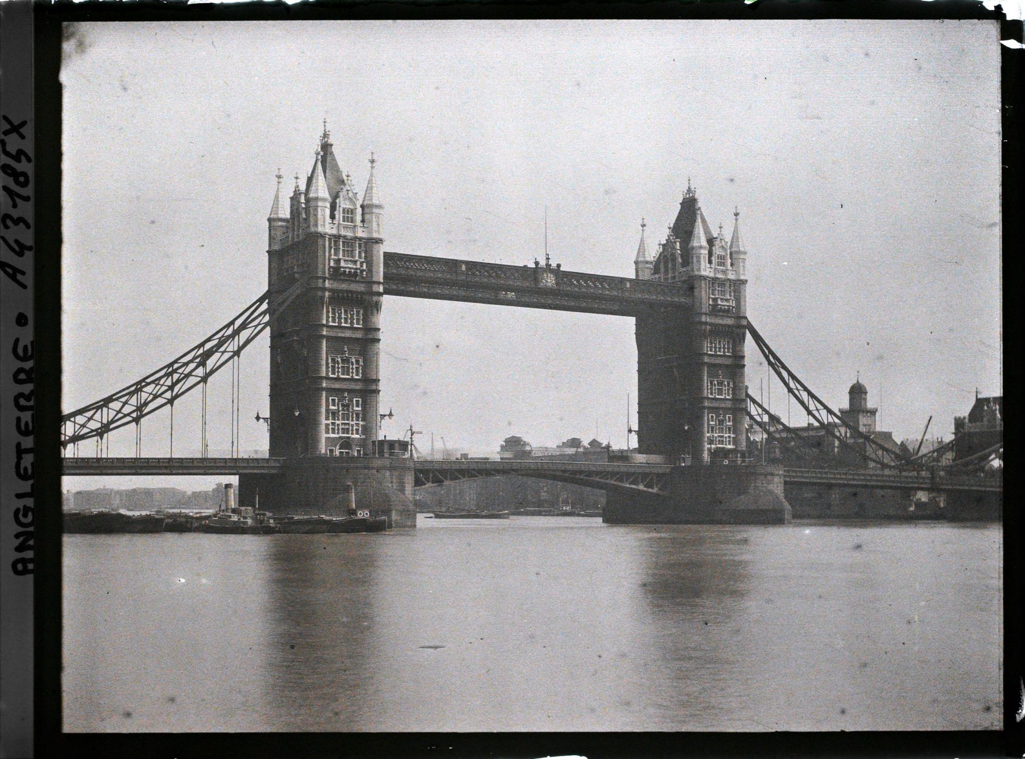 Image représentant Le Tower Bridge pris de Tower Wharf