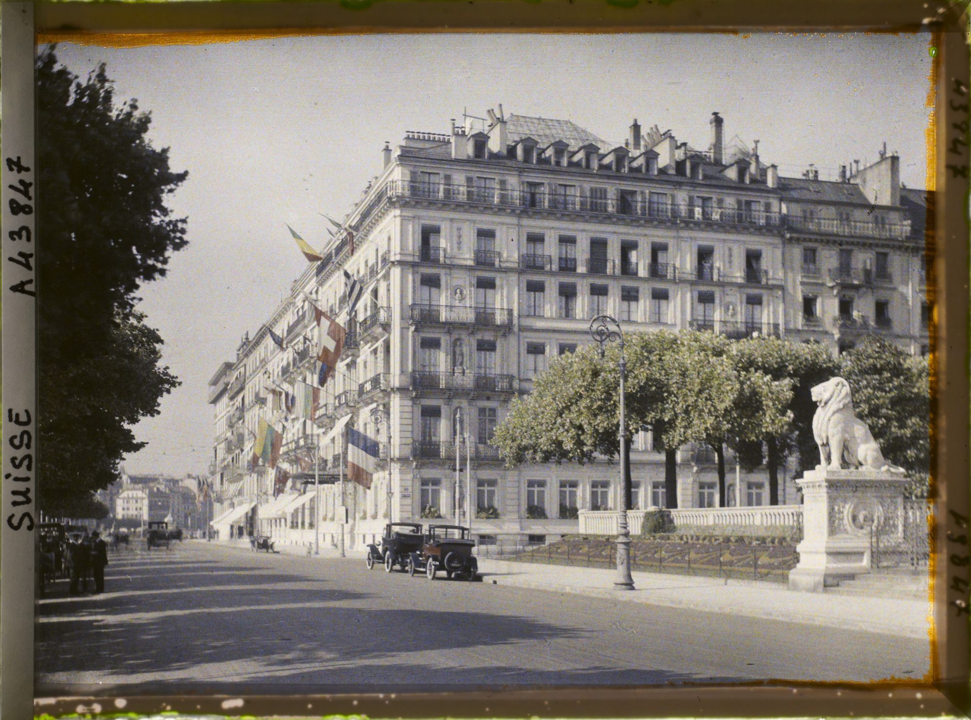 Image représentant Cinquième assemblée annuelle de la Société des Nations (SDN) à Genève. L'Hôtel de la Paix durant les conférences de la Société des Nations (SDN)