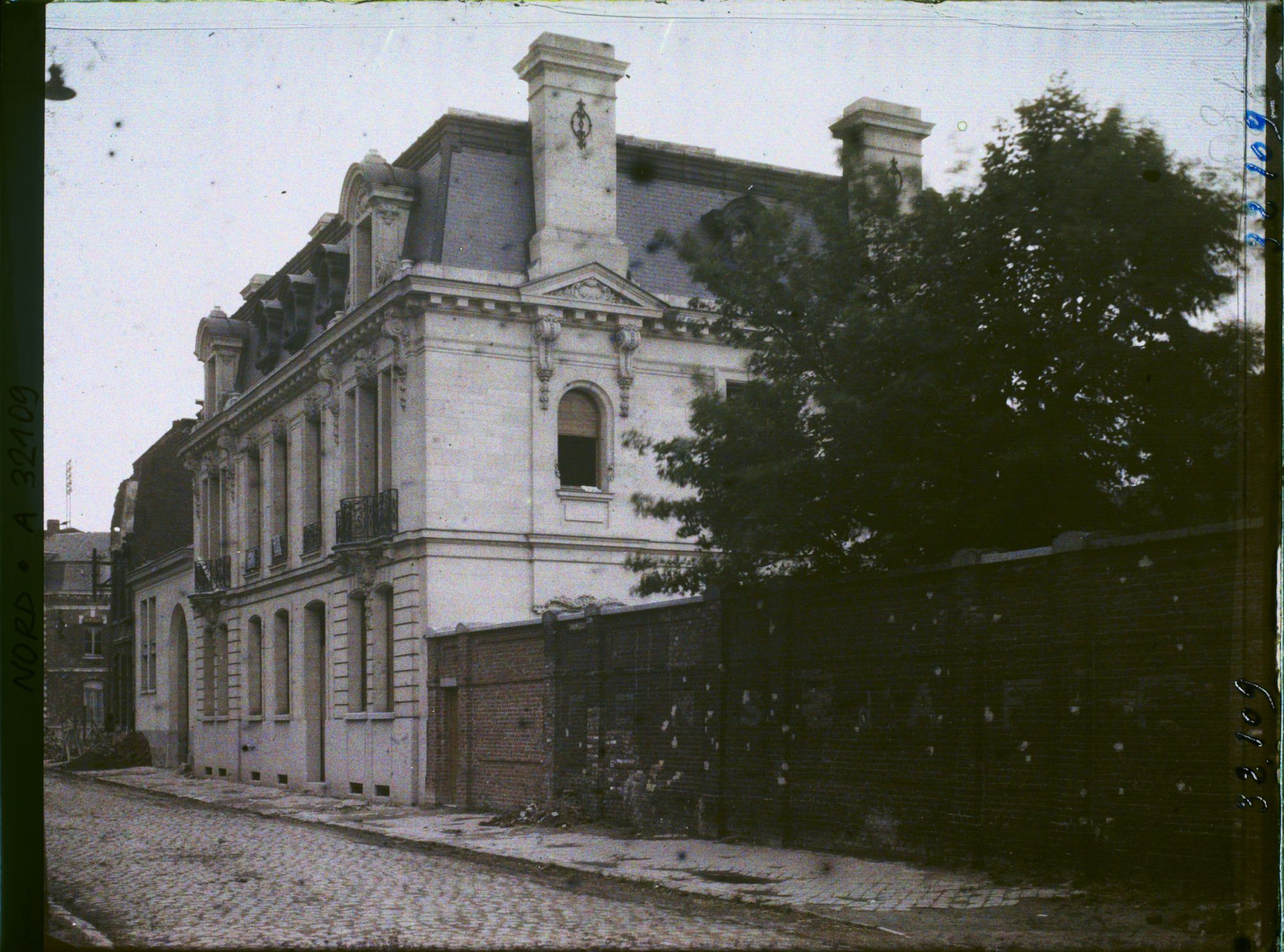 Image représentant France, Armentières, Grande maison reconstruite