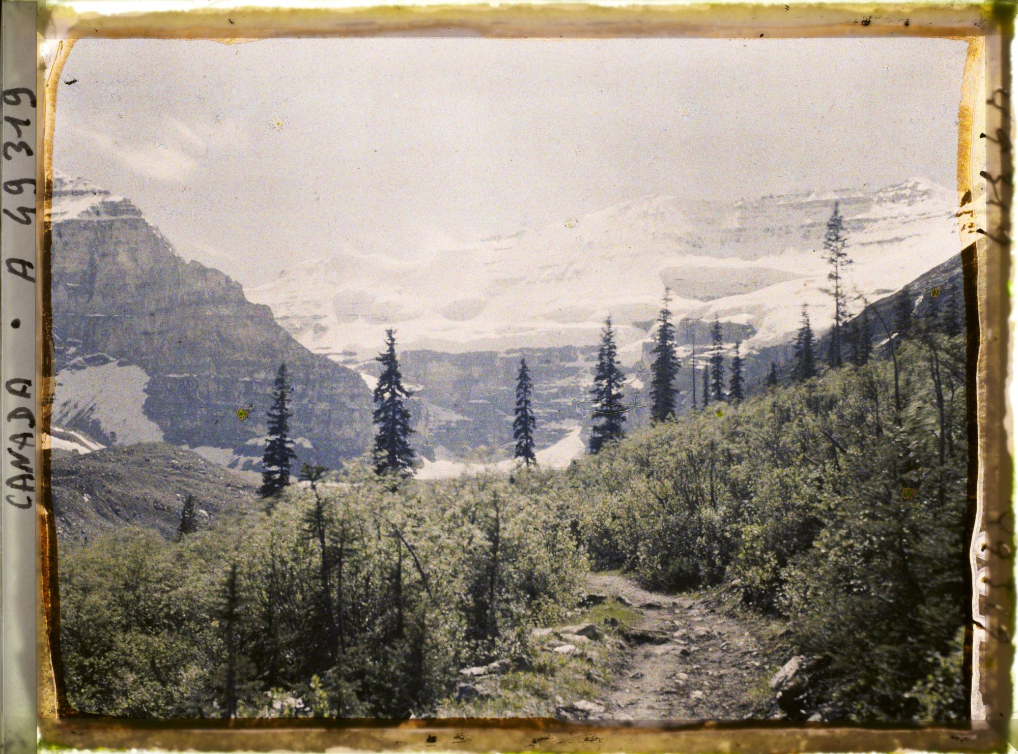Image représentant Canada, Lac Louise, Vue sur le Pic Victoria