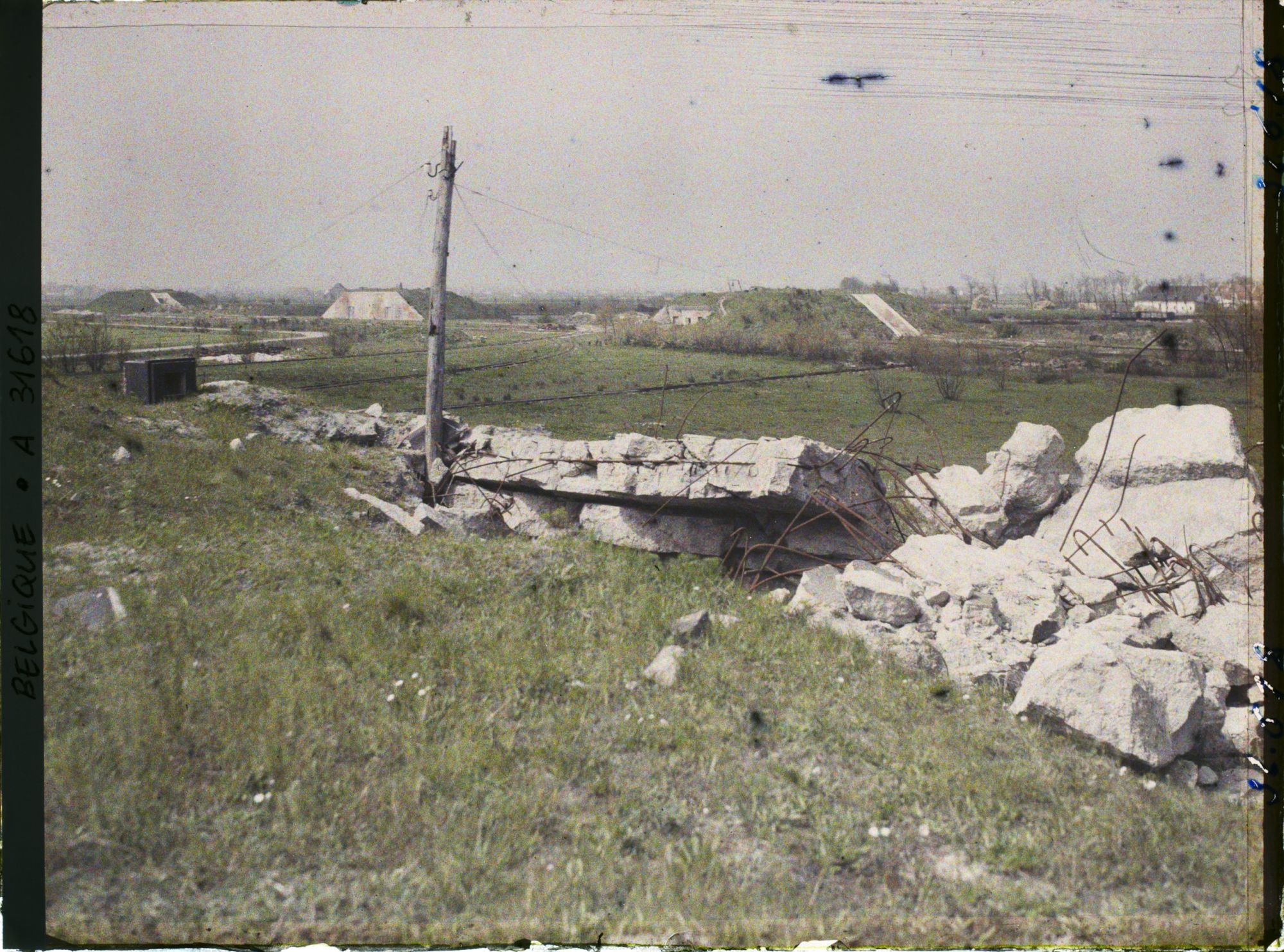 Image représentant Belgique, Ostende, Batterie Deutschland, Vue Générale prise de l'abri de droite vers la Gauche de la batterie