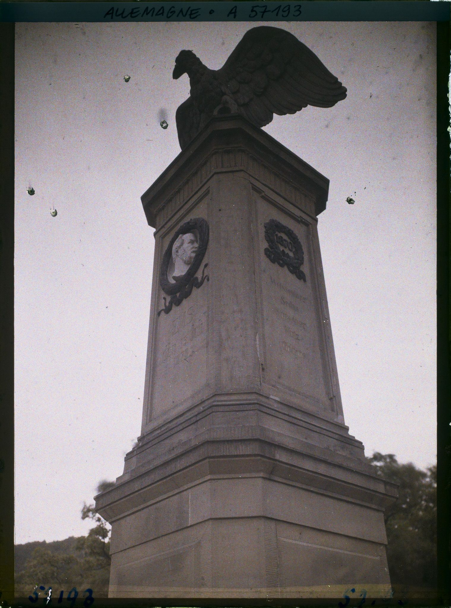 Image représentant Bords du Rhin, Bad-Ems, Bad-Ems - Moniment Allemand de 1870