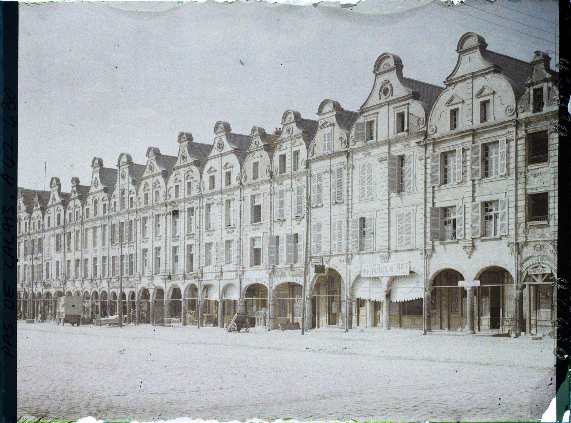 Image représentant France, Arras, Petite Place vers le Nord-Est