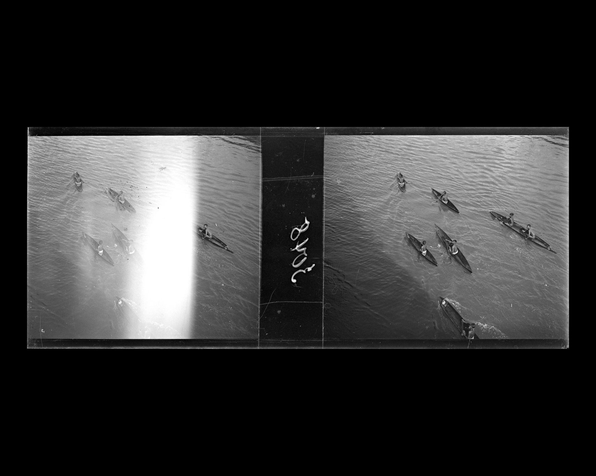 Image représentant Enfants malais dans des pirogues à proximité du Lützow