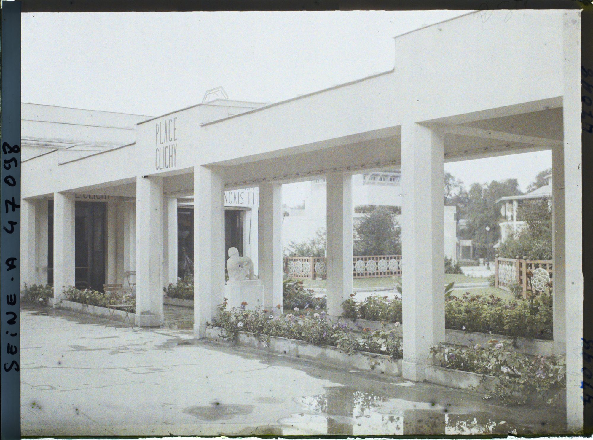 Image représentant L'Exposition des arts décoratifs, Pavillon des Magasins de la place Clichy, sur l'esplanade des Invalides