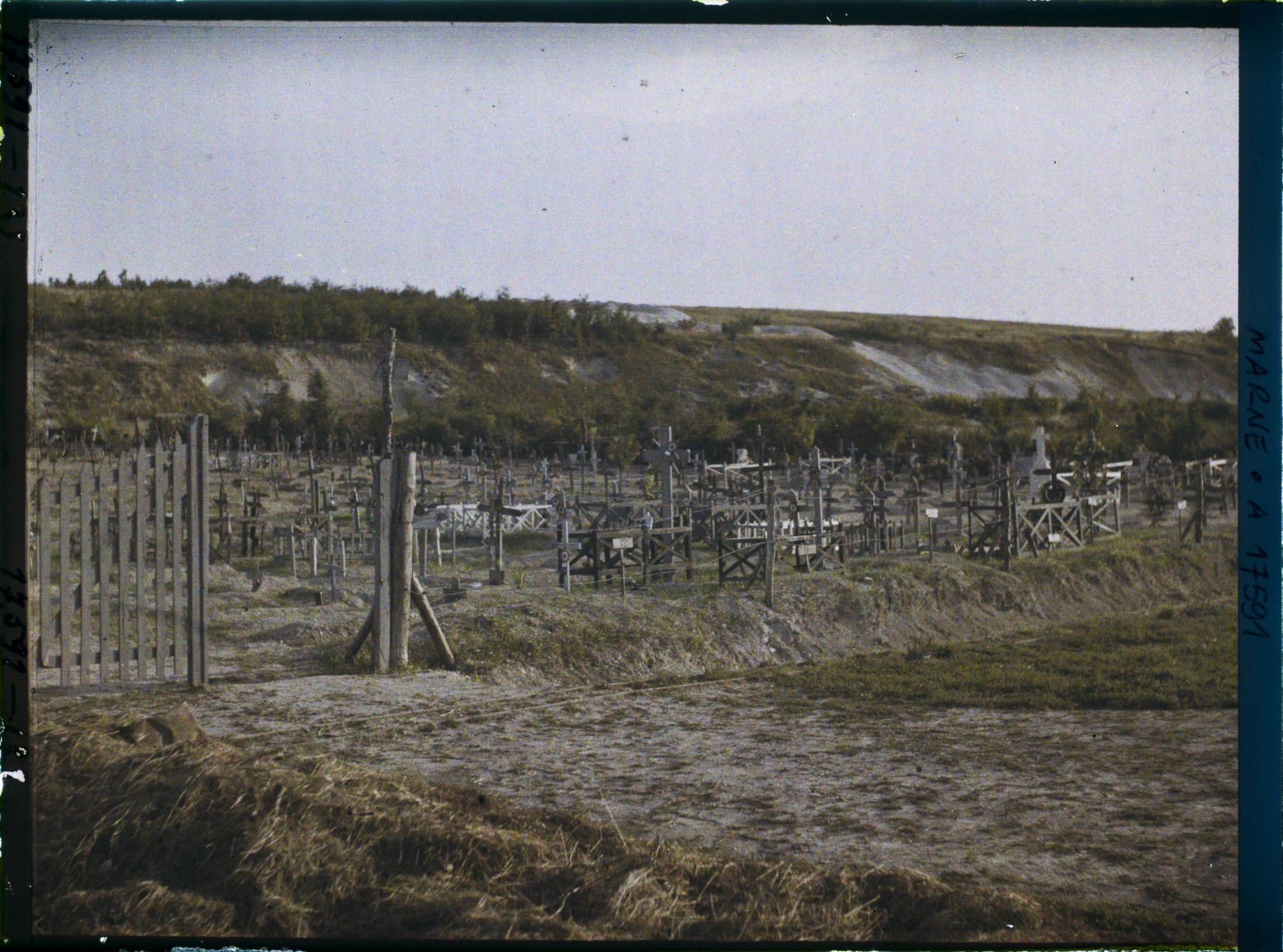 Image représentant France, Mesnil les Hurlus, Le Cimetière