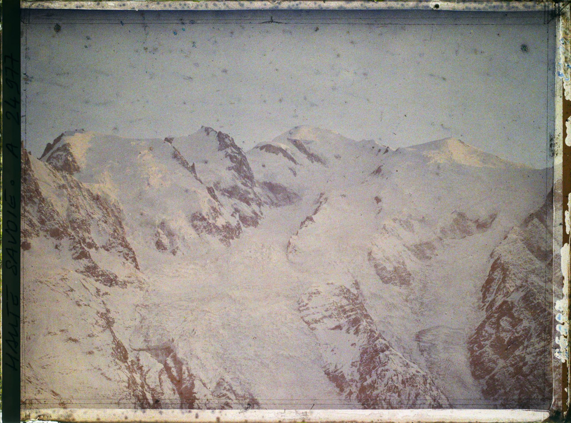 Image représentant Vue prise de Brévent (2532m) Coucher de soleil s/ le Mt Blanc, le Dôme et l'aiguille du Goûter.