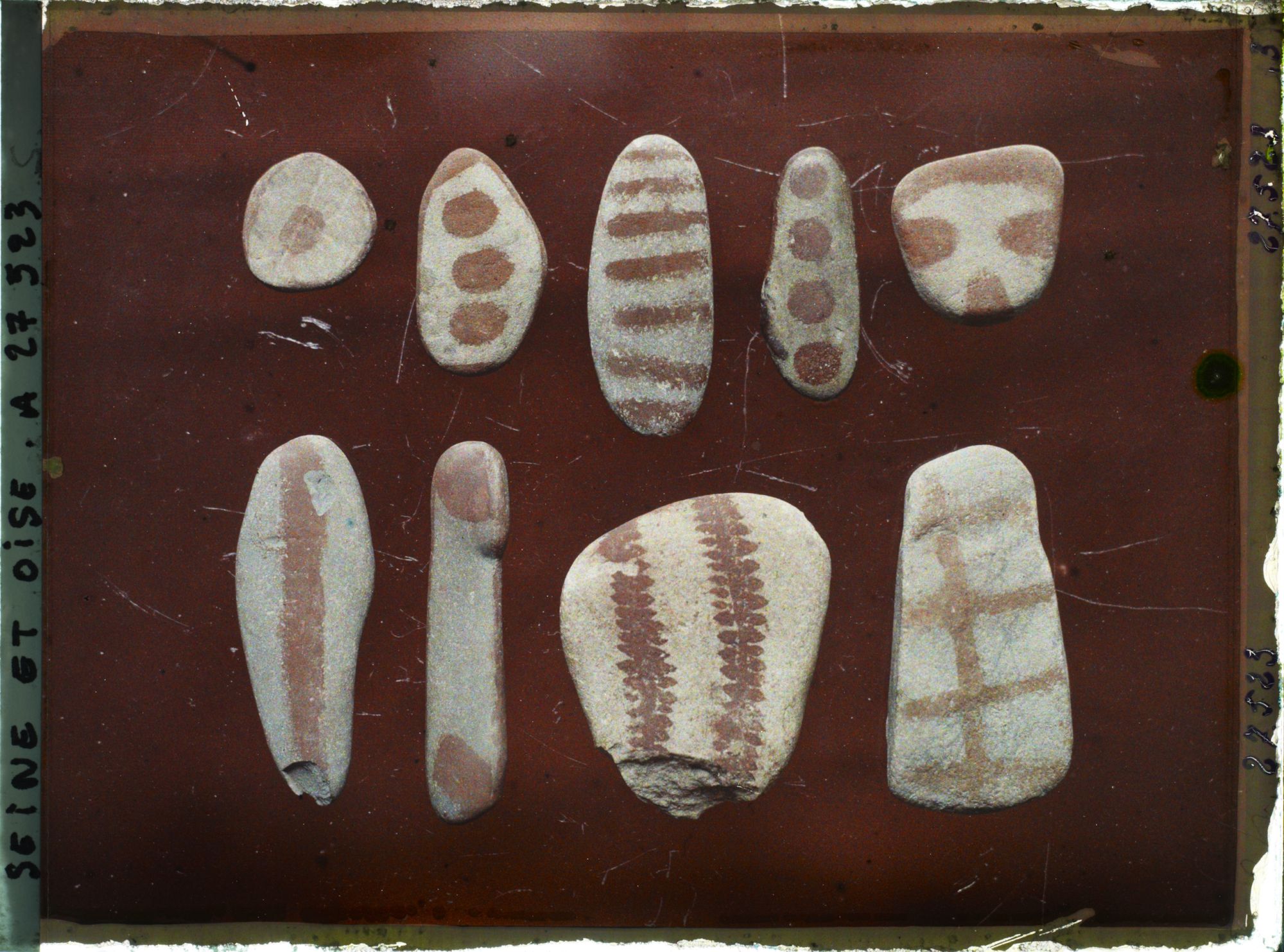 Image représentant France, St Germain-en-Laye, Galets coloriés, Grotte du Mas d'Azil 46004