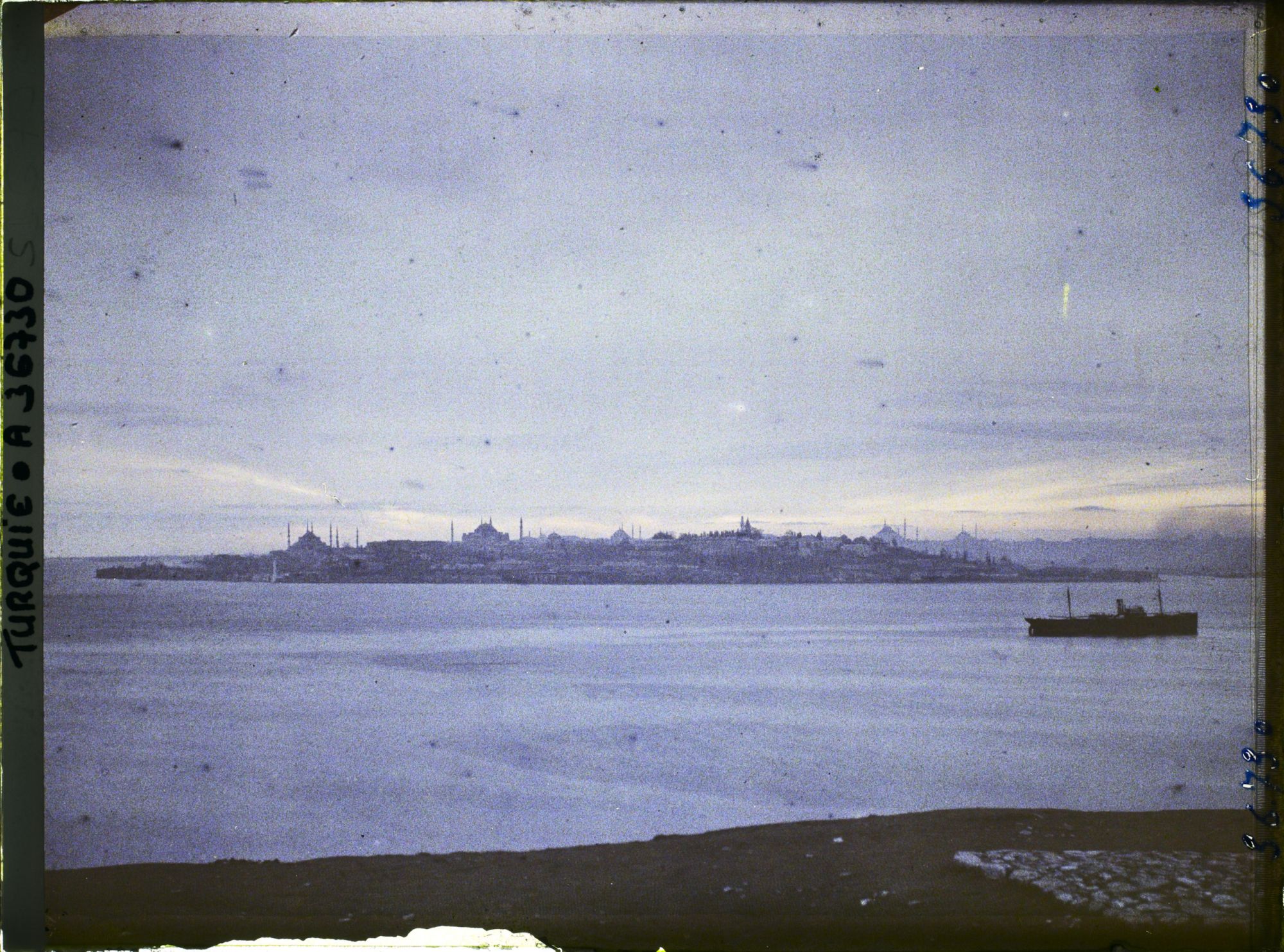 Image représentant Turquie, Scutari d'Asie, Coucher de Soleil s/ Stamboul