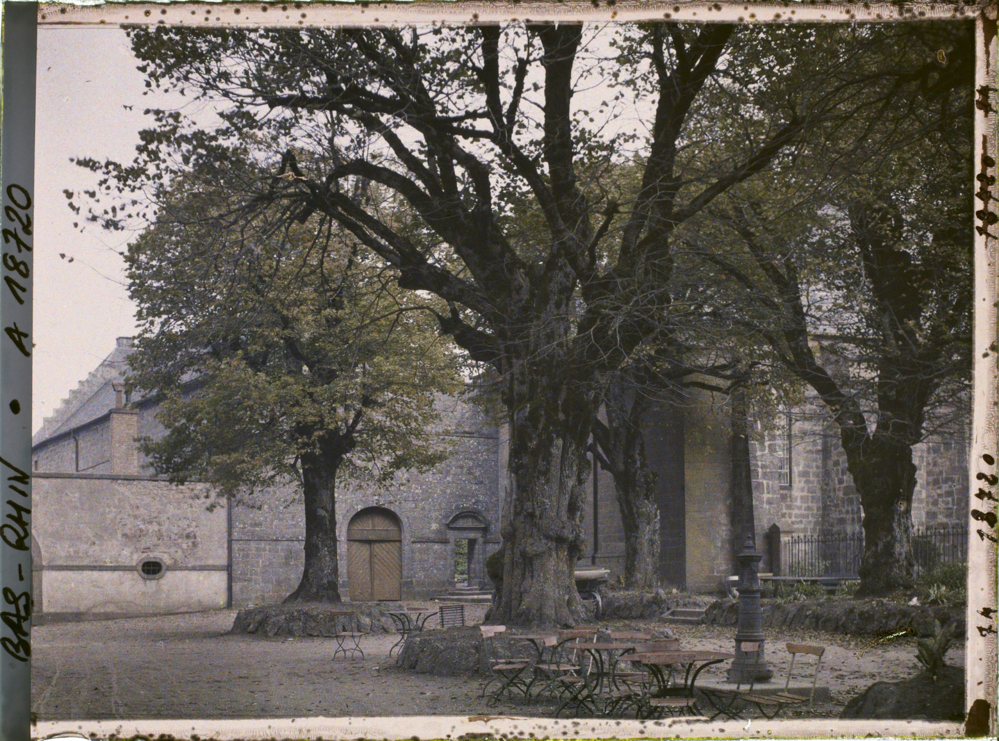 Image représentant France, Ste Odile, La première cour du couvent