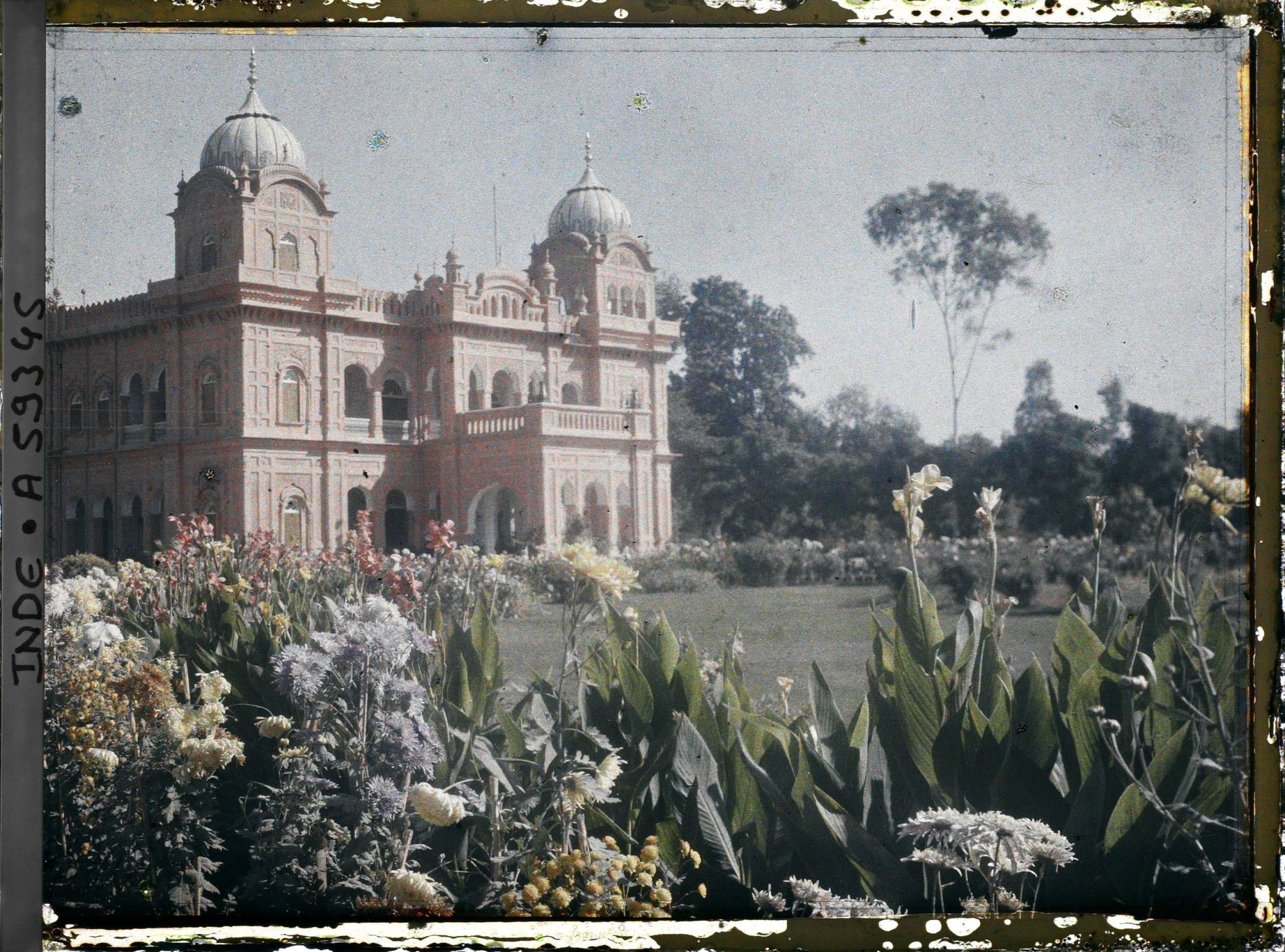 Image représentant Pavillon dans le parc du palais Jagatjit (?)