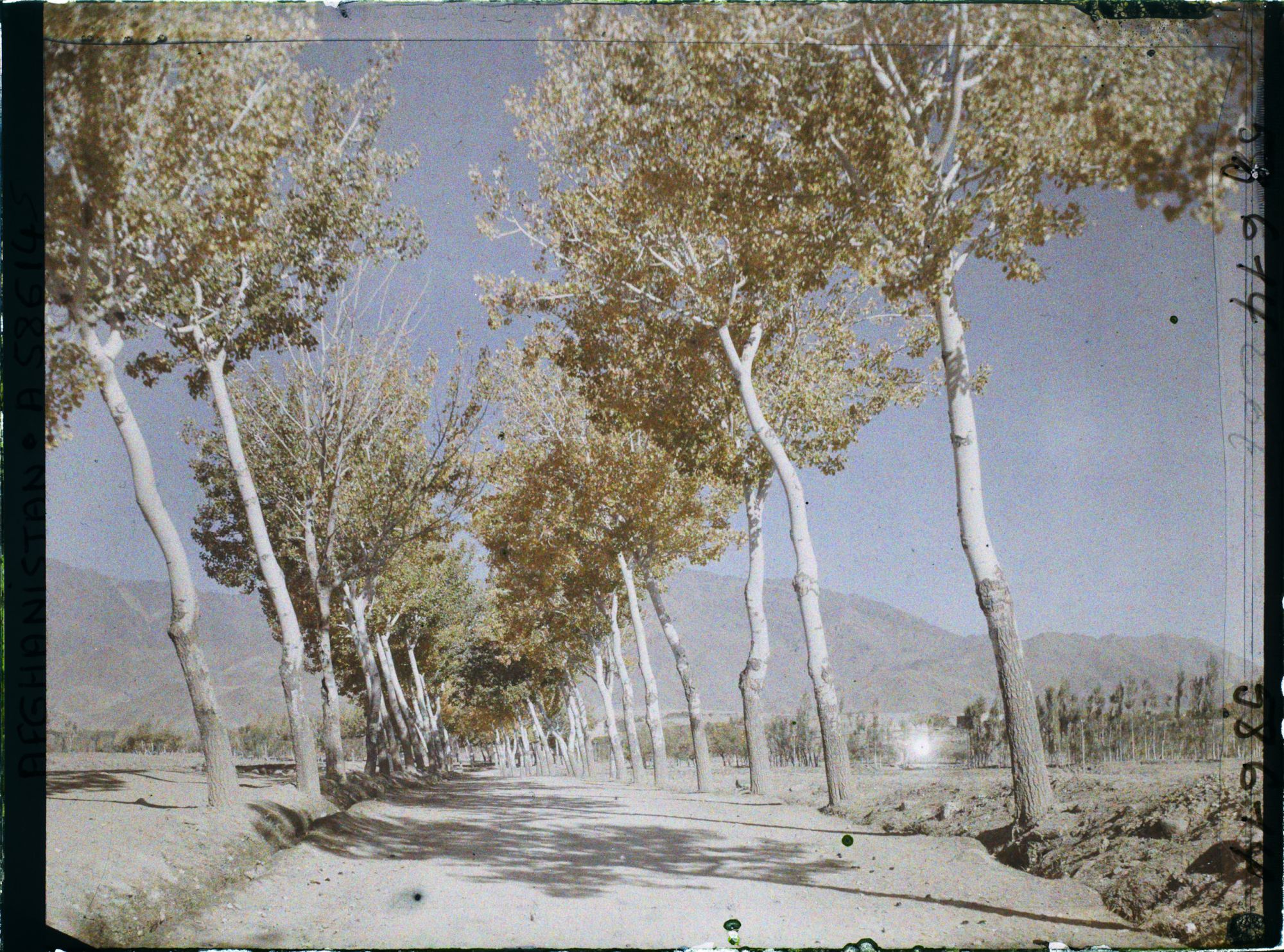 Image représentant Afghanistan, Kaboul, La route de Paghman Kaboul, autre aspect