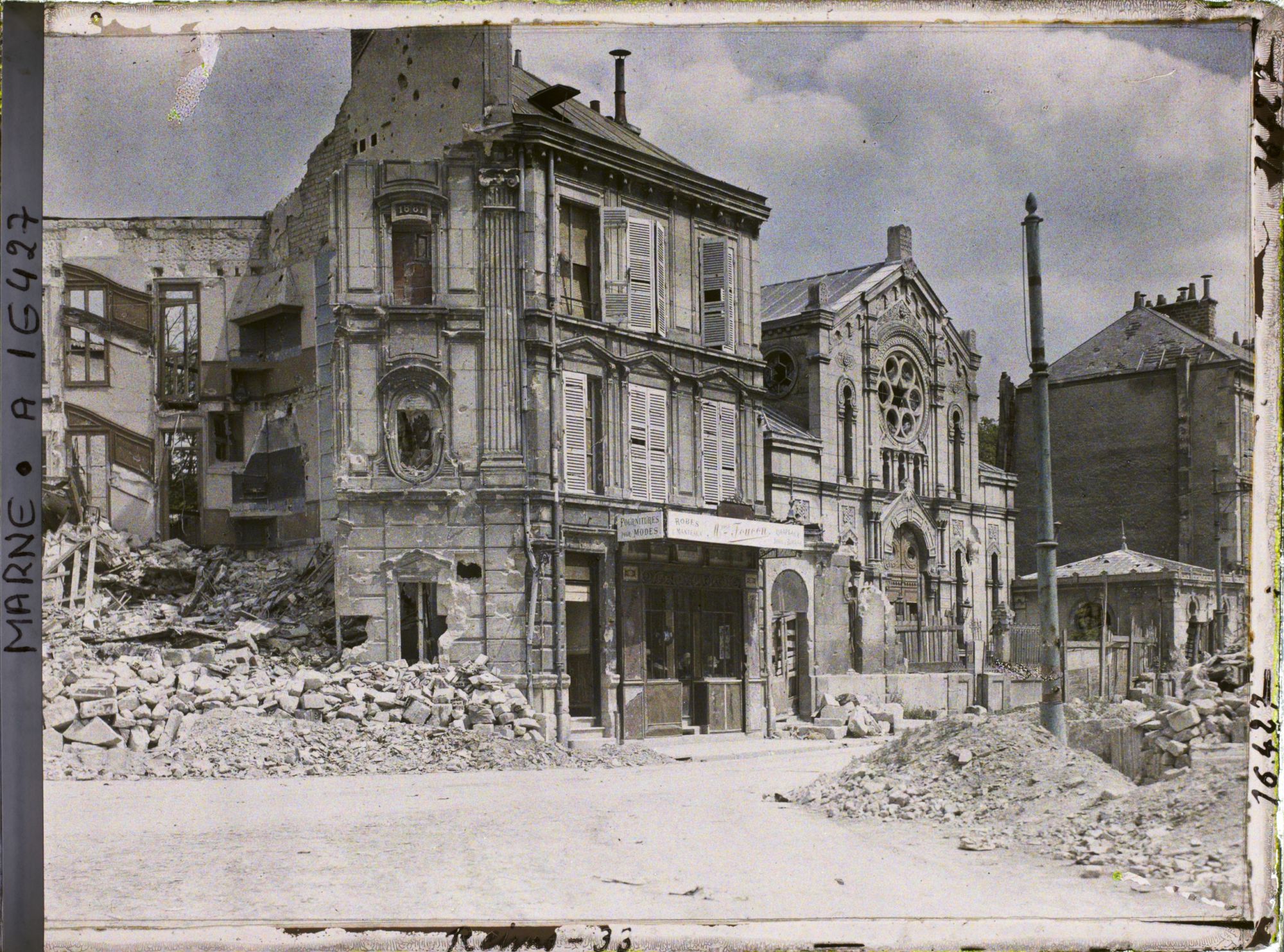 Image représentant France , Reims, La Place Clovis & la Synagogue