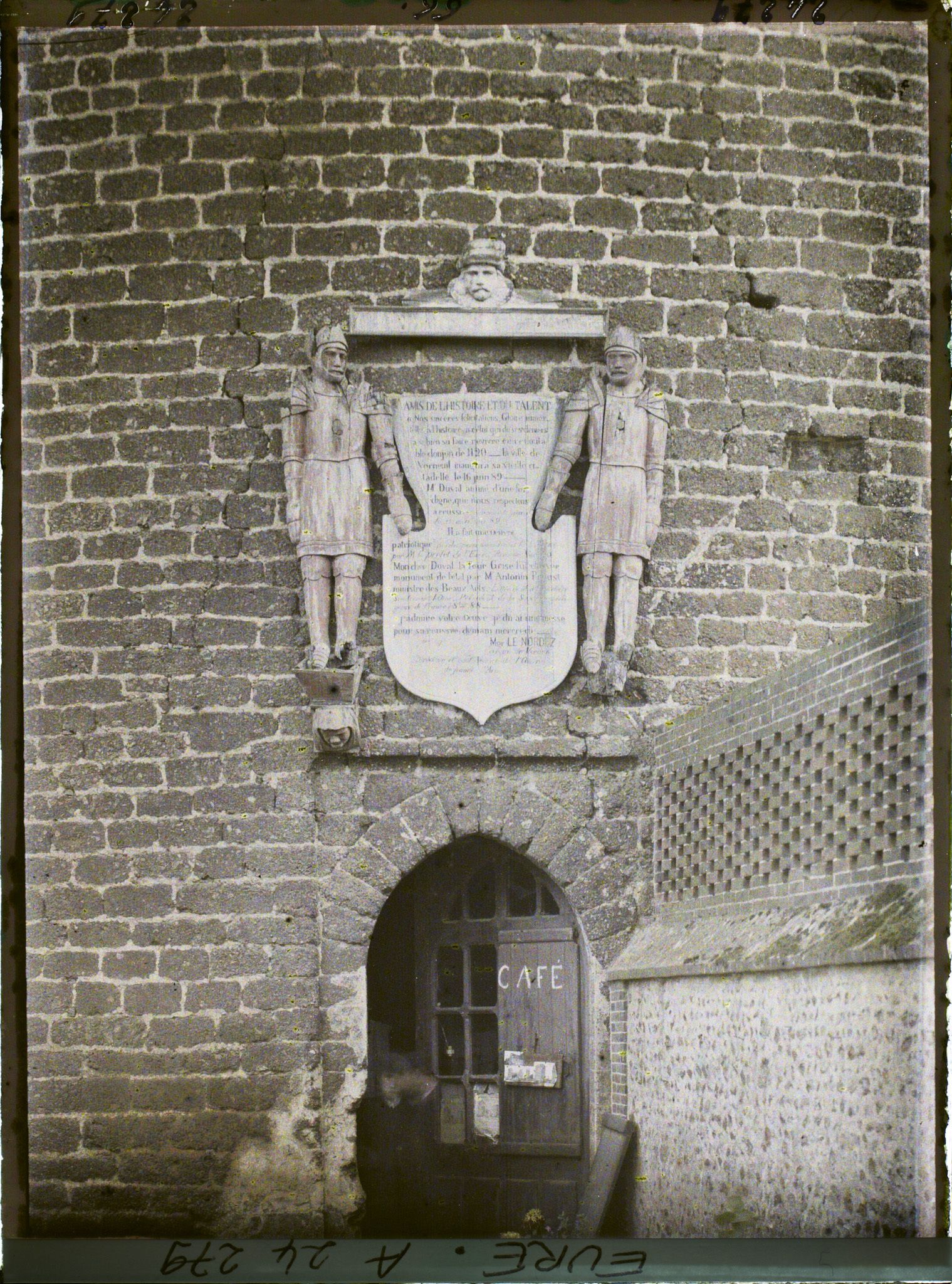 Image représentant Frontispice de la Tour Grise