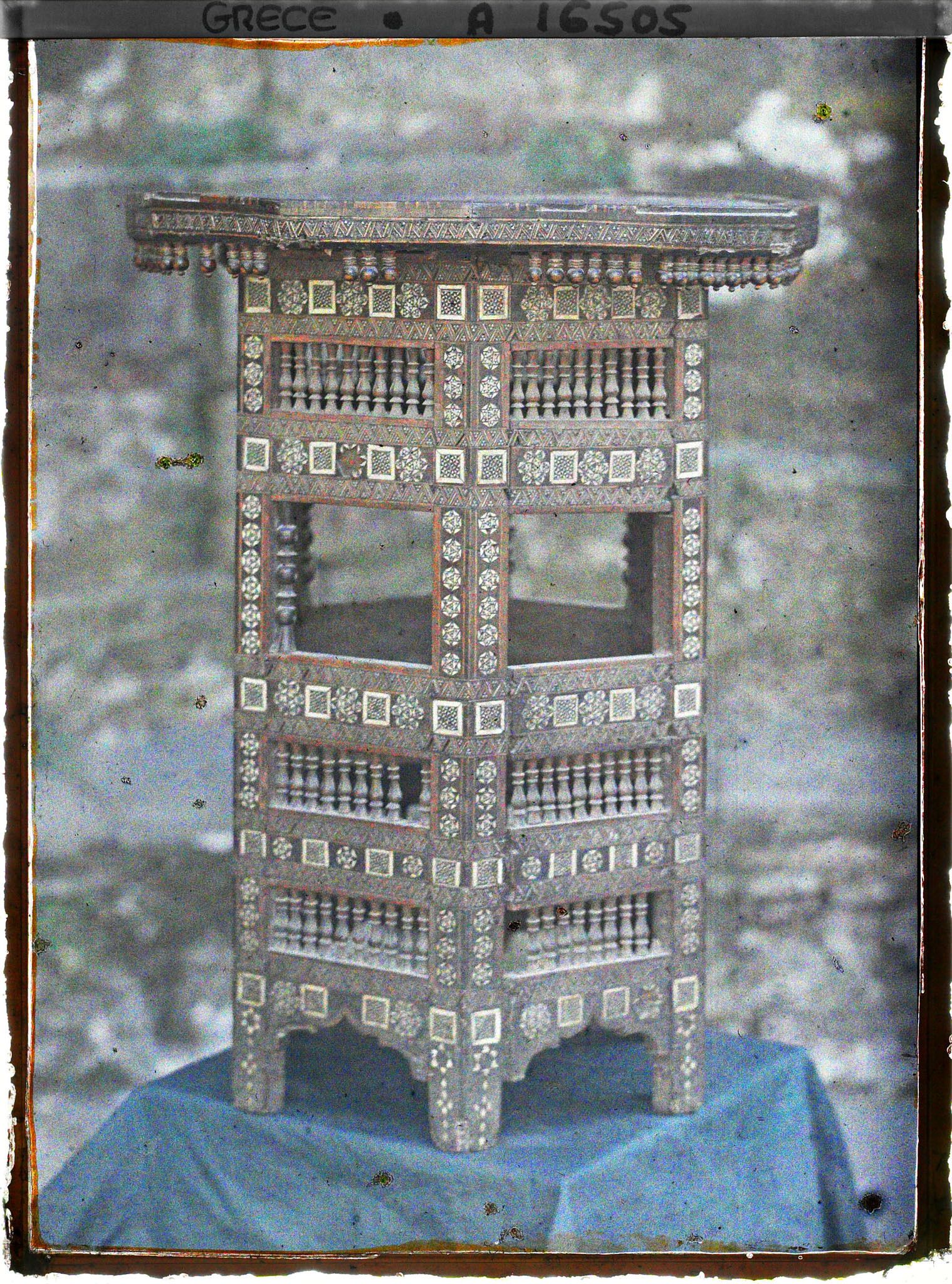 Image représentant Turquie, Hilendar,Petite table turque