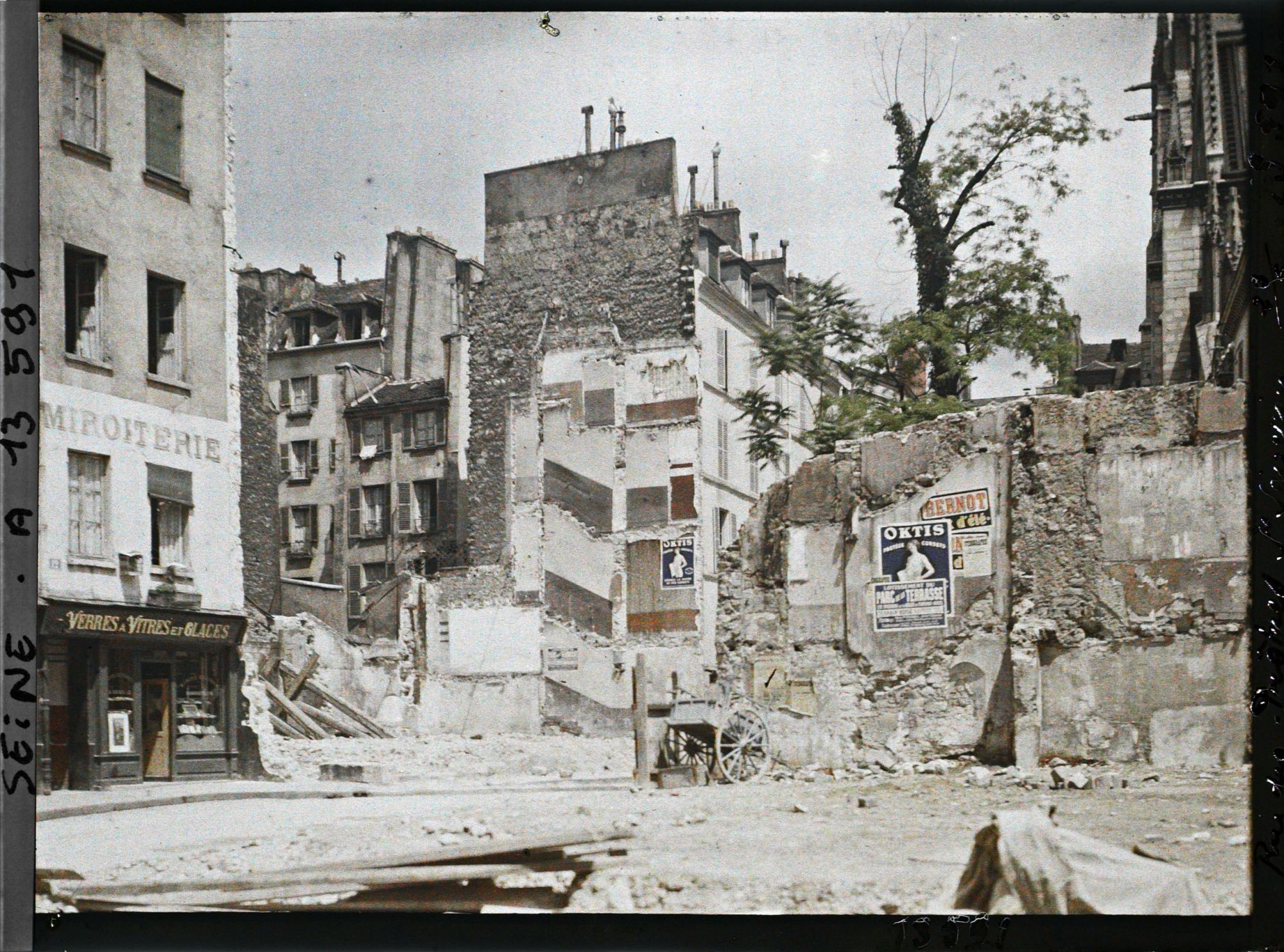 Image représentant La rue des Prêtres-St-Séverin, vue de la rue de la Parcheminerie