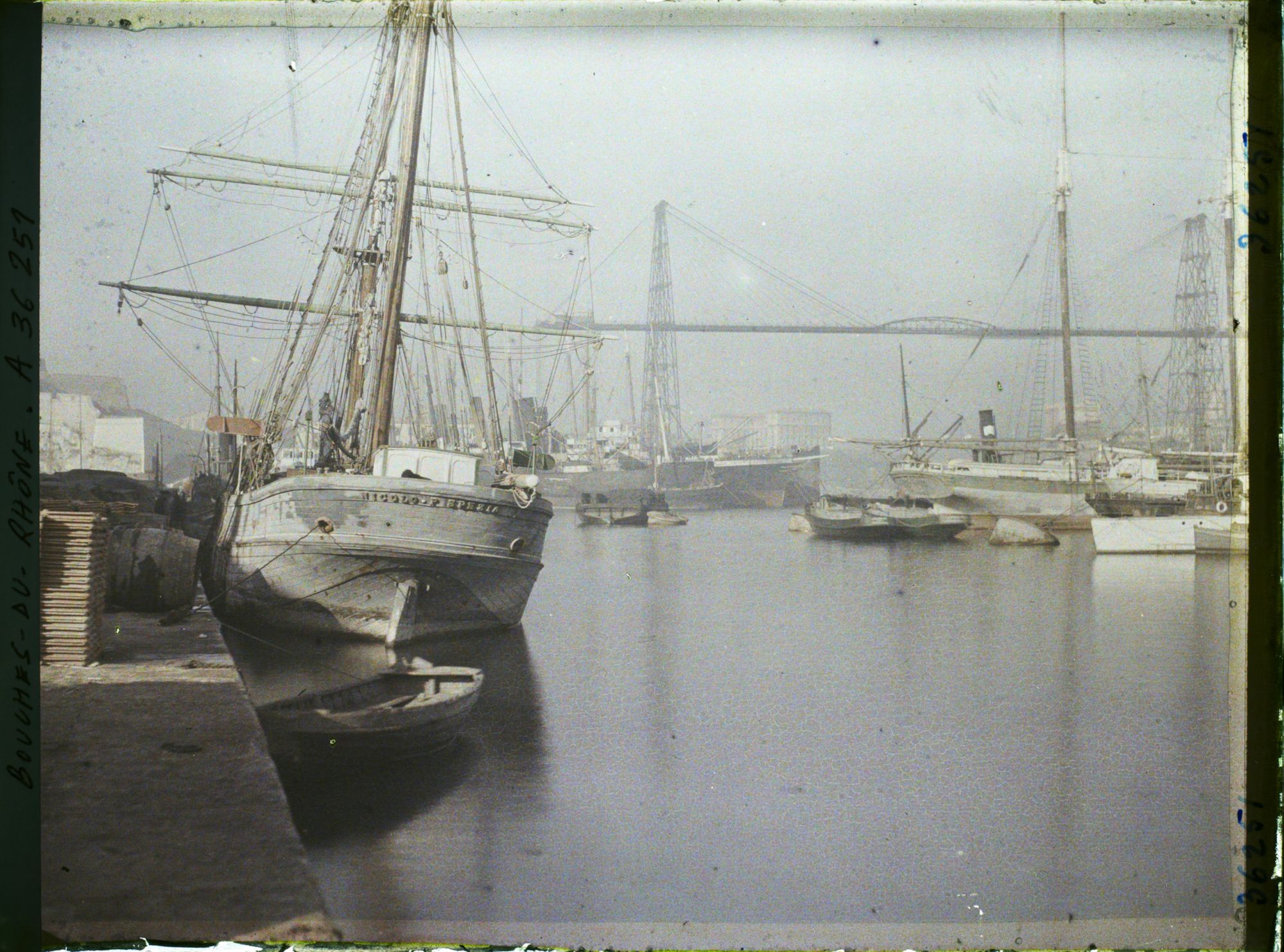 Image représentant Le Nicolo Spezia dans le vieux port