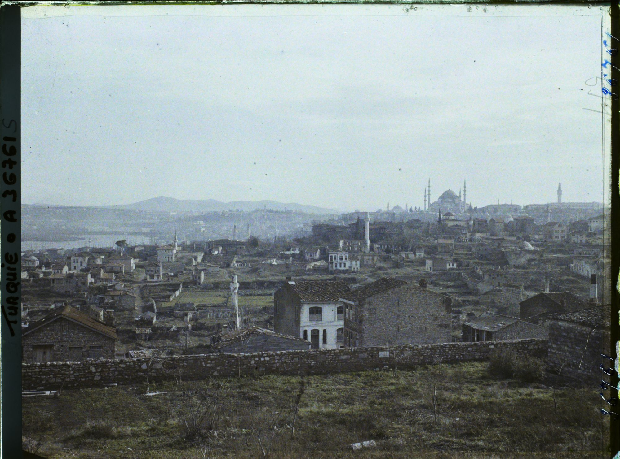 Image représentant Turquie, Constantinople, Effet de lumière vers Suleiman-Djami, dans le fond, montagnes d'Asie
