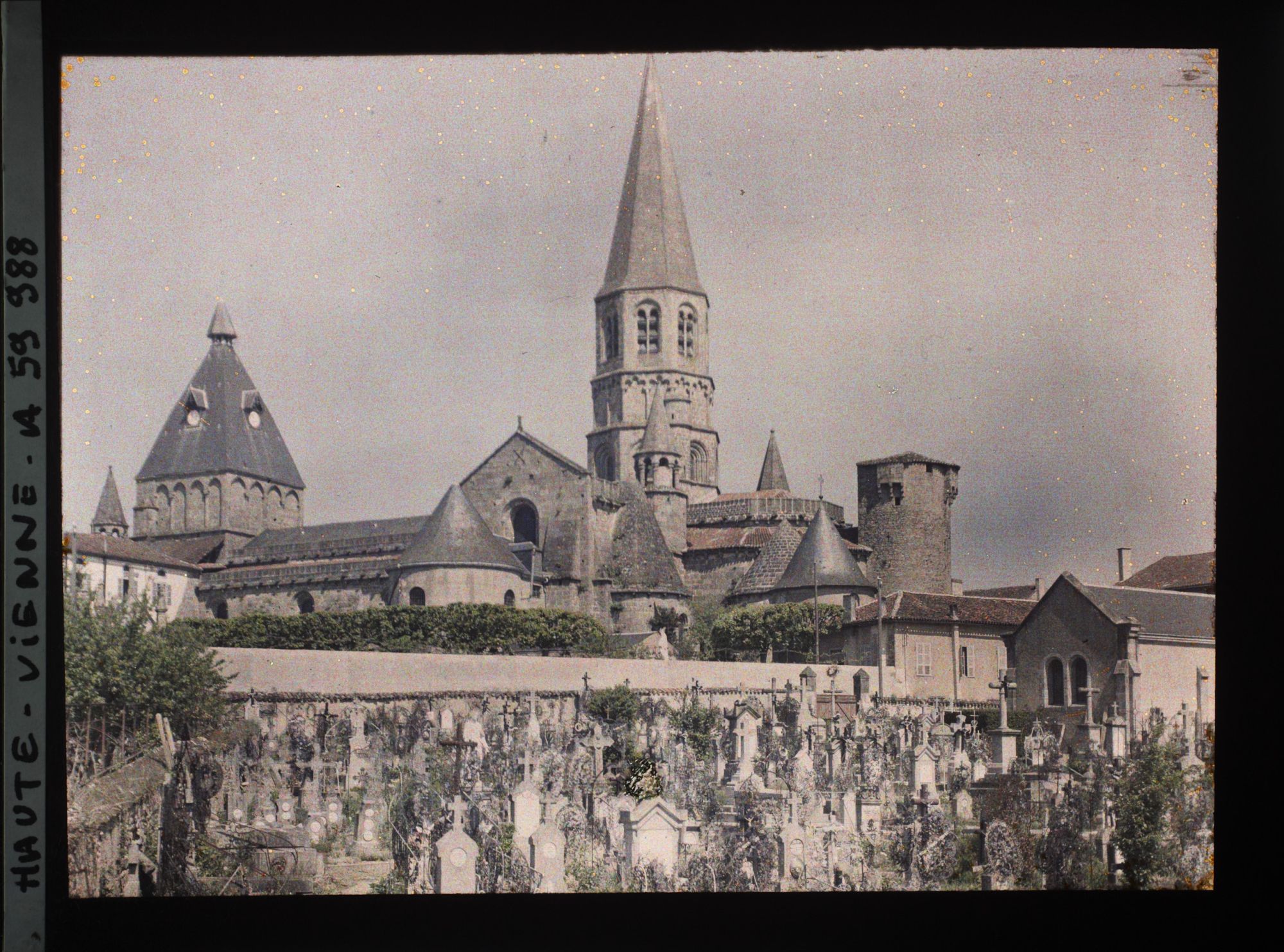 Image représentant La collégiale Saint-Pierre