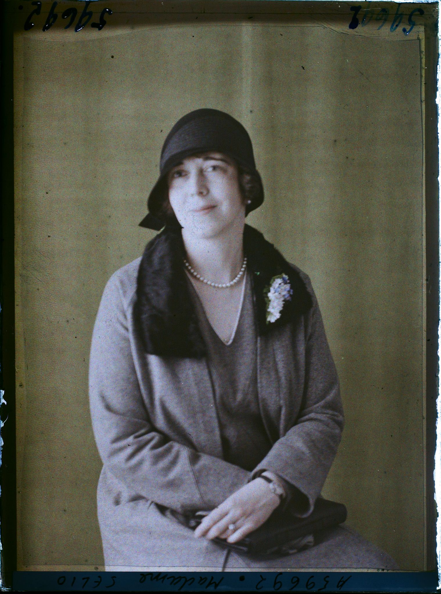 Image représentant https://musee-albert-kahn.s-museum.fr/home/NWQ2OTAwYzNmYjZlZTk1ZWQwODJmMjY4L2dlbmVyaWMtbm90aWNlLXRhYi9hdXRob3JpdHkvNjE3YTc5ZjVjZjhiODk2OGIzMzM3ZDIx/5d6900c3fb6ee95ed082f268/generic-notice-tab/authority/617a79ebcf8b8968b33377d7 Madame Sélio