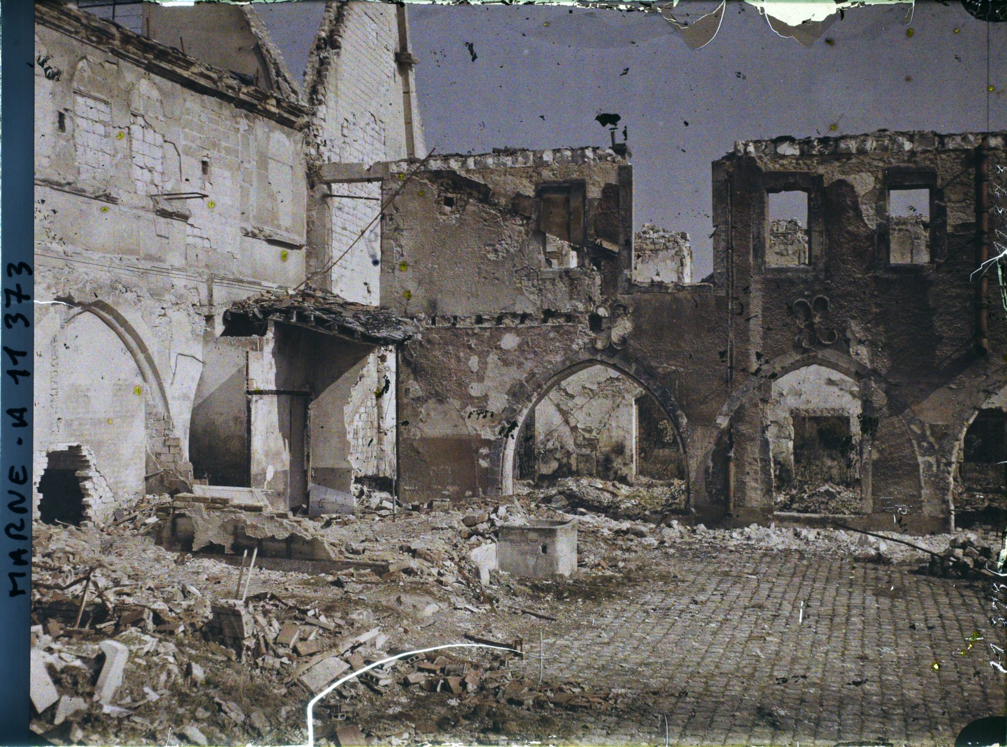 Image représentant Ruine du cloître des Cordeliers