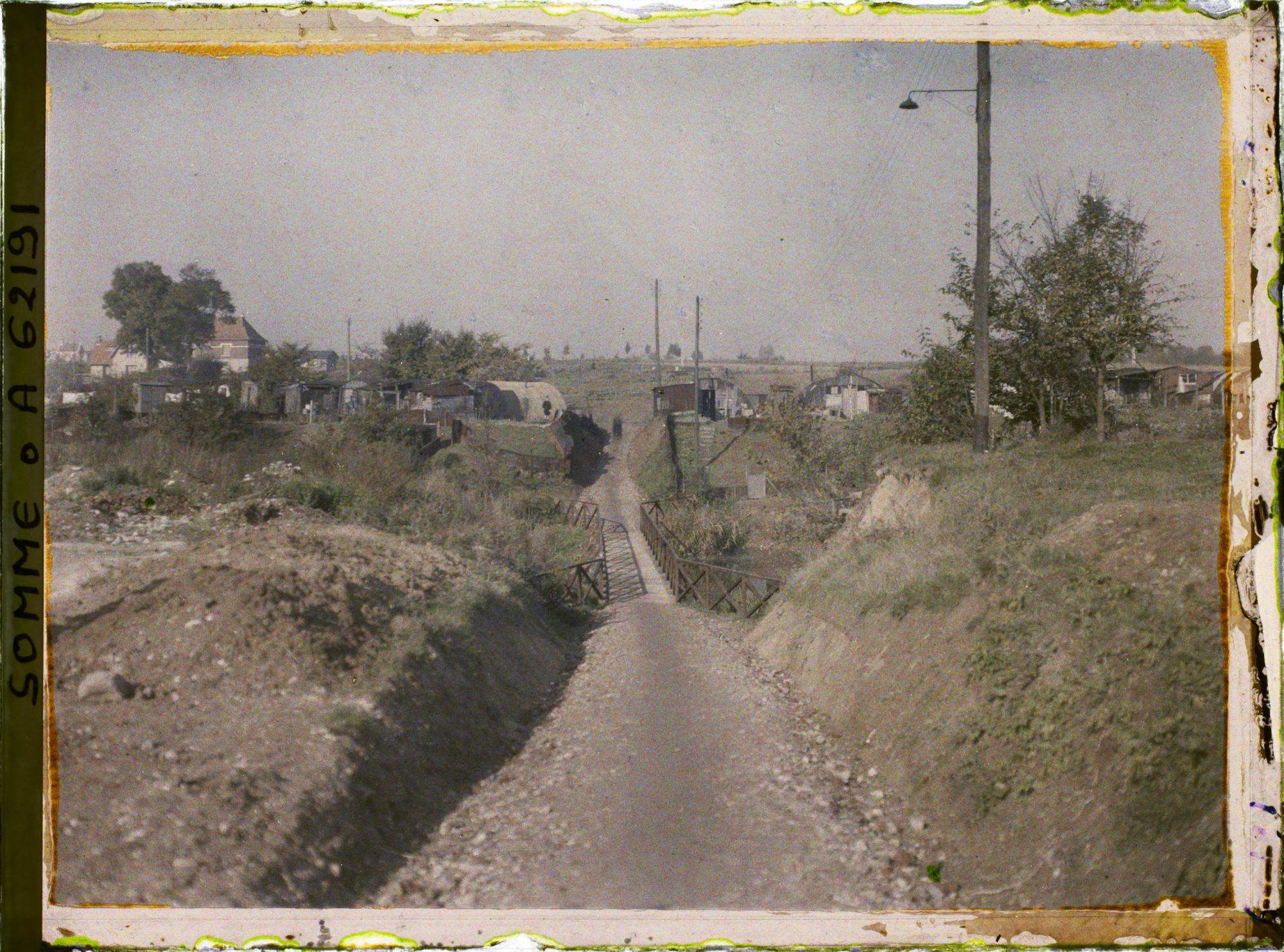 Image représentant Somme, Péronne, Un quartier de baraquements de bois