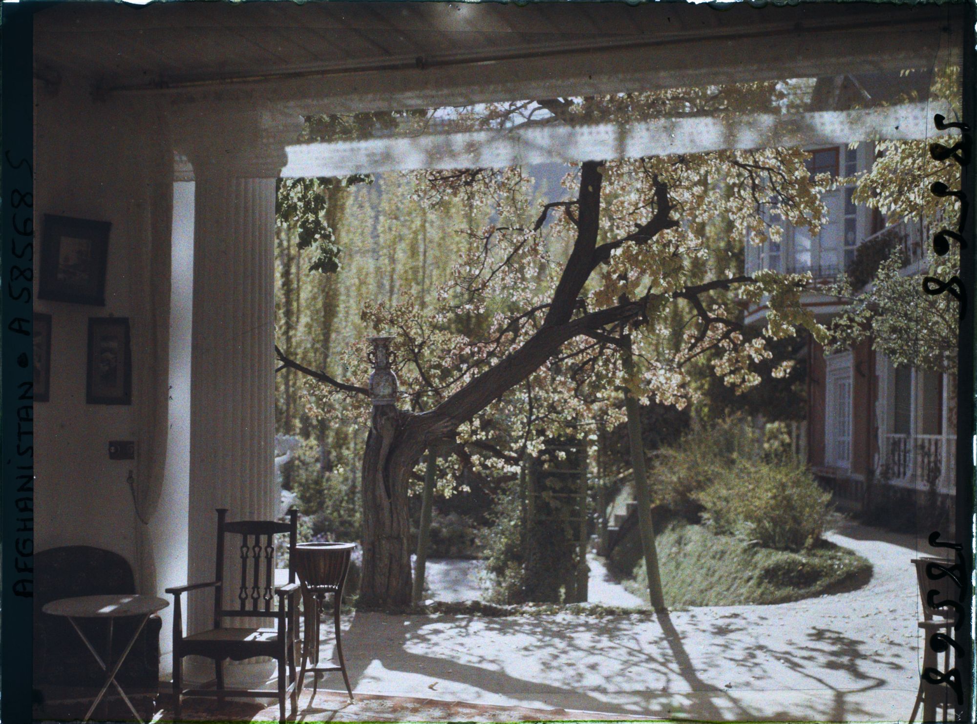 Image représentant Afghanistan, Kaboul, Jardin du Palais du Roi - Une vue prise de la rotonde travail