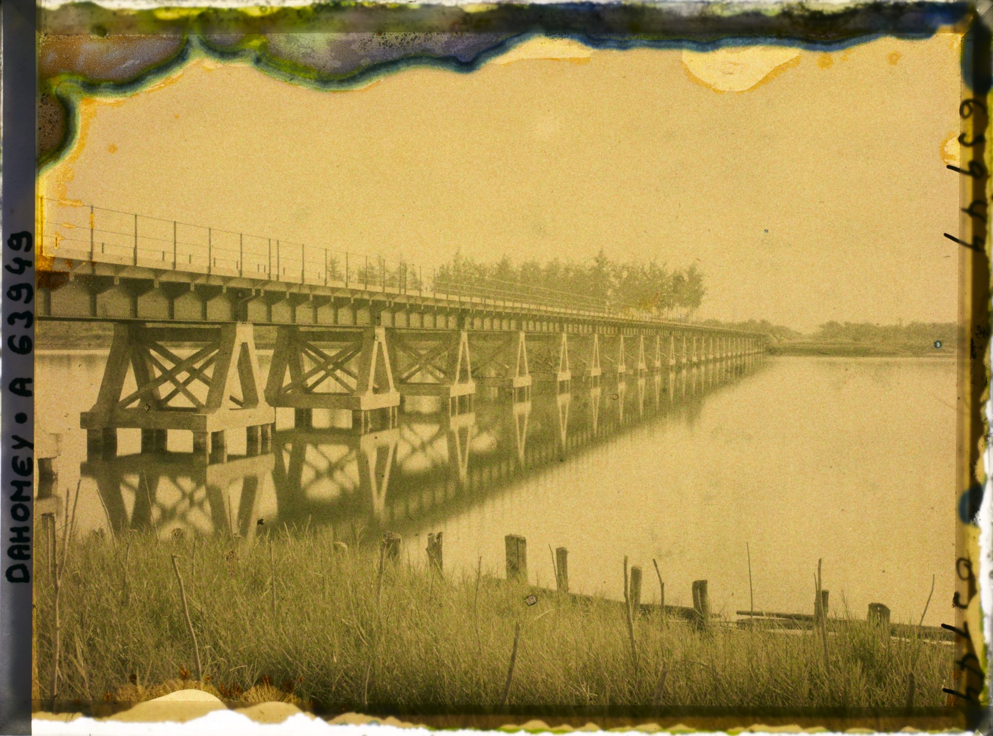 Image représentant Le grand pont du chemin de fer sur la lagune