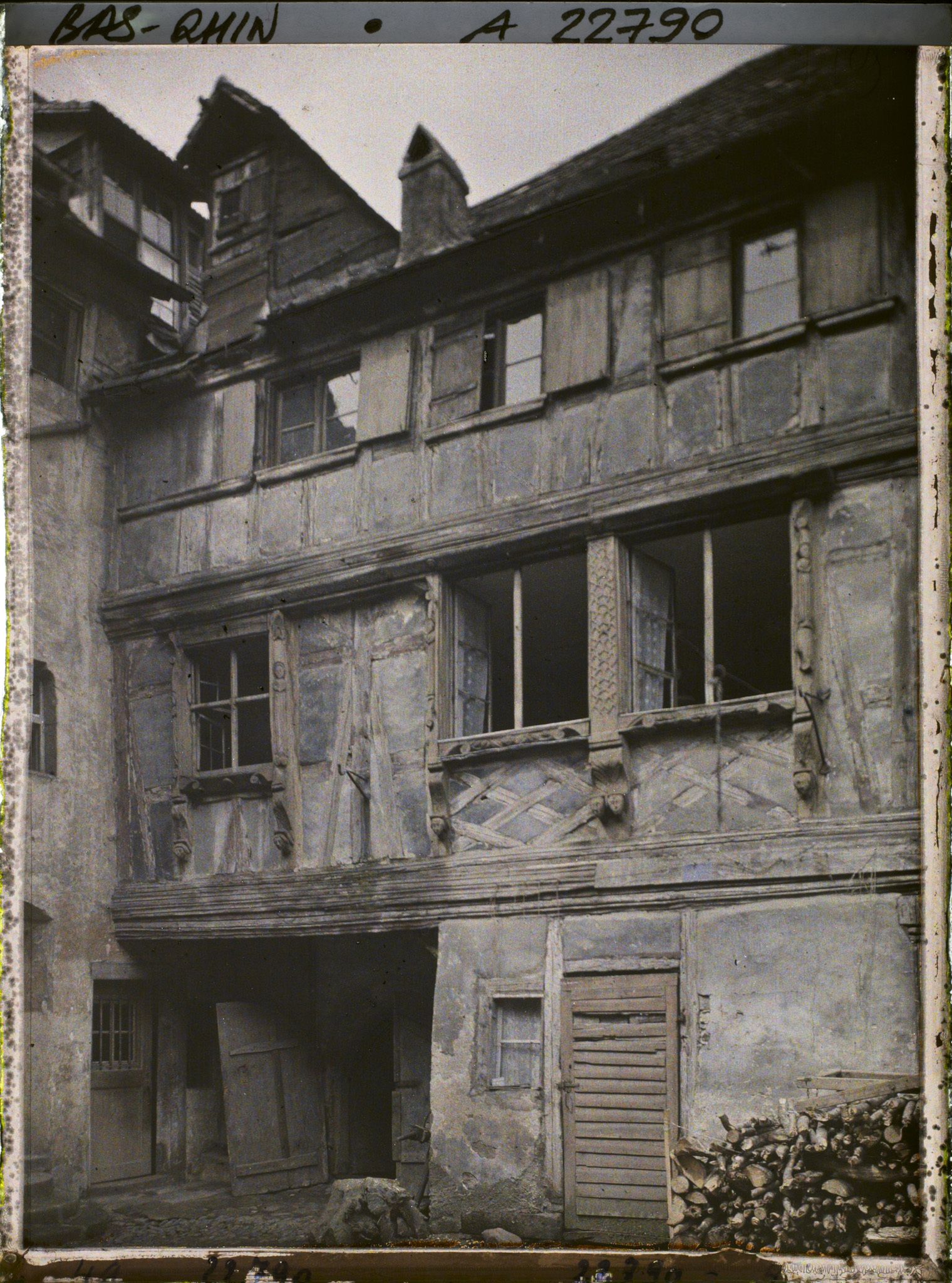 Image représentant France, Obernai, Cour de Vieille Maison