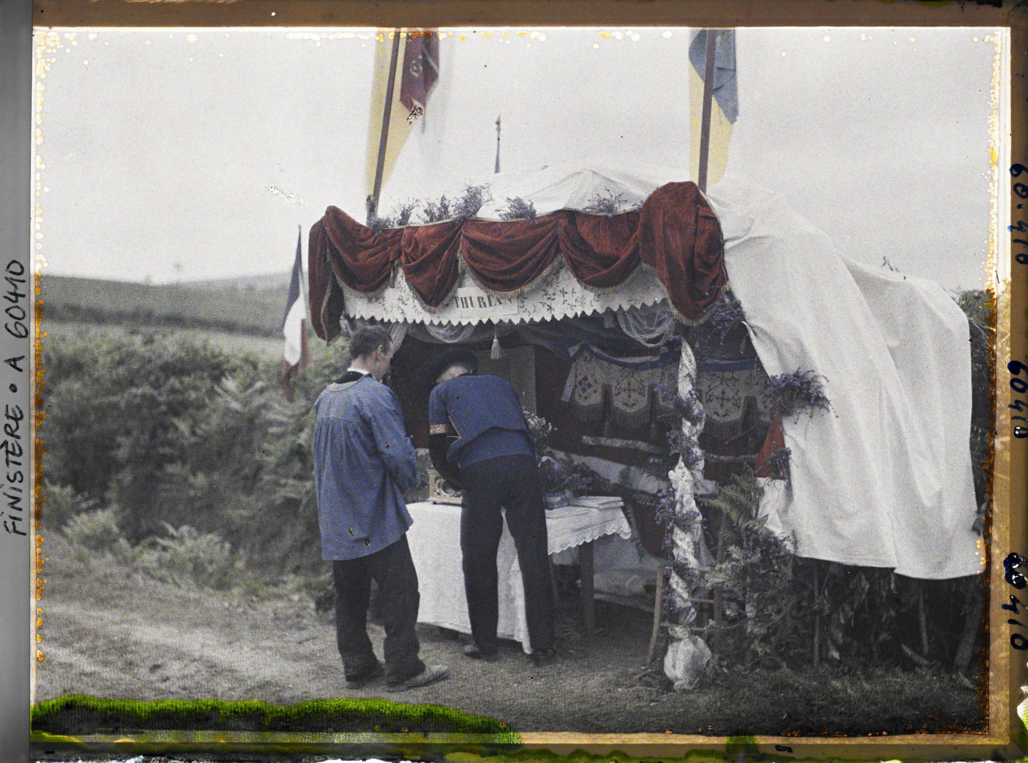 Image représentant Le reposoir de saint Thurien sur le parcours de la Grande Troménie