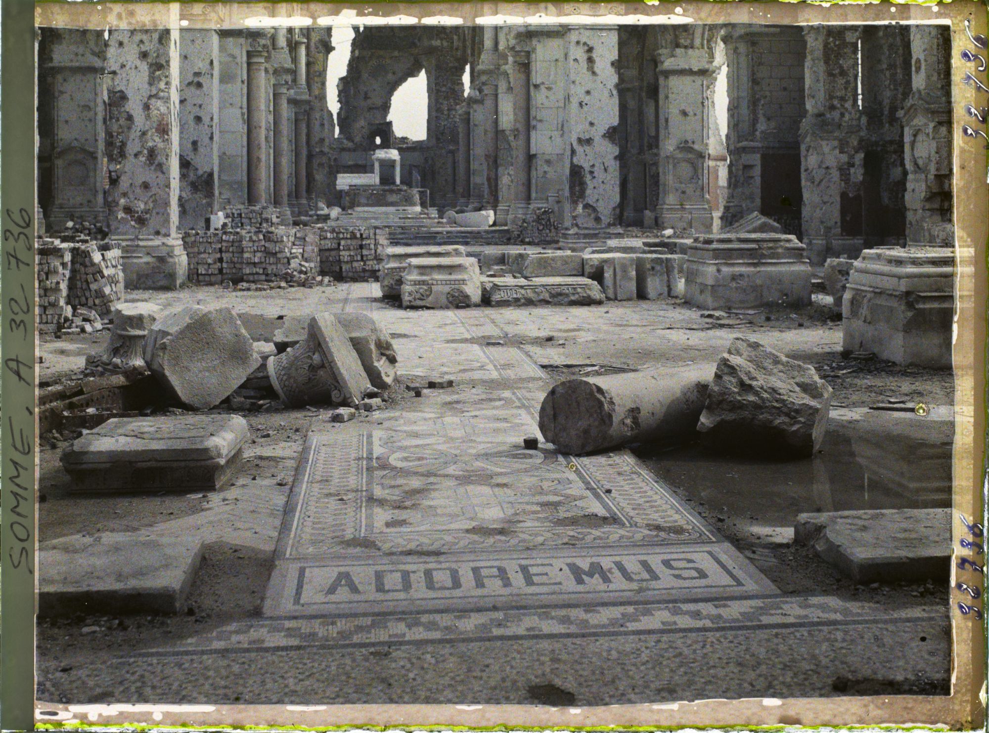 Image représentant France, Albert, Intérieur de la nef déblayée de la Basilique