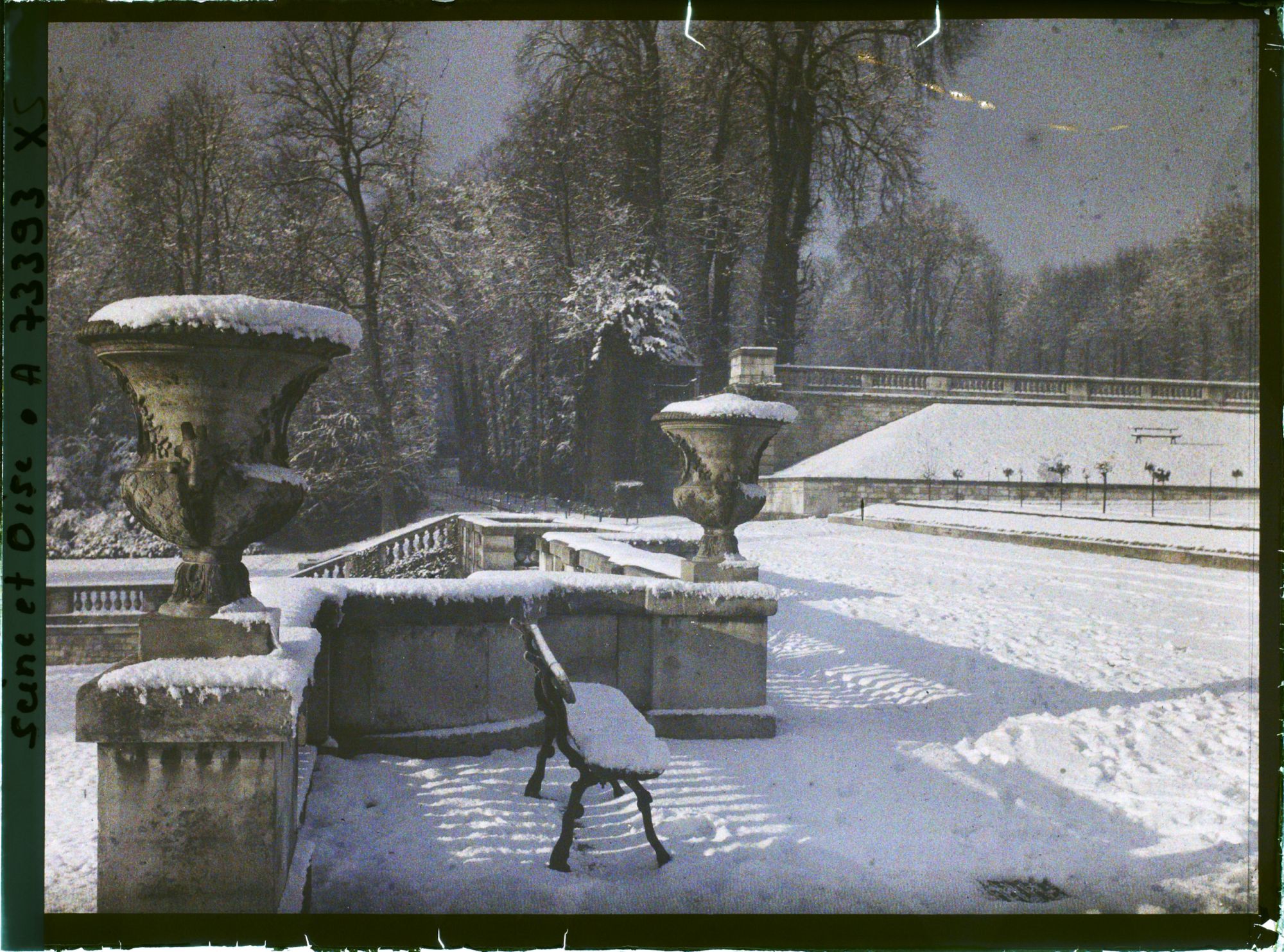 Image représentant Vasques et balustrades de la terrasse du Château sous la neige