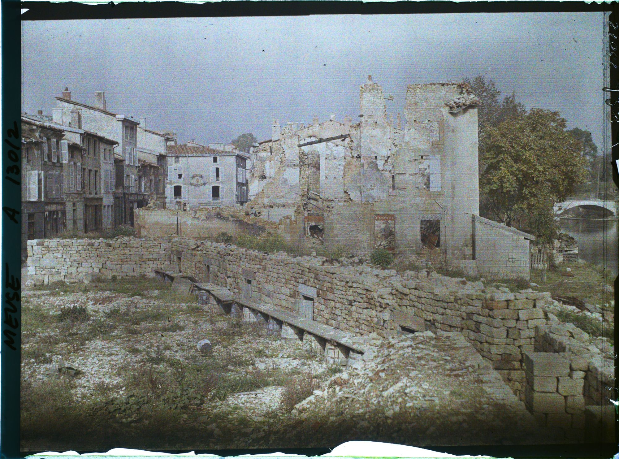 Image représentant France, Verdun, Défenses sur le bord de la Meuse