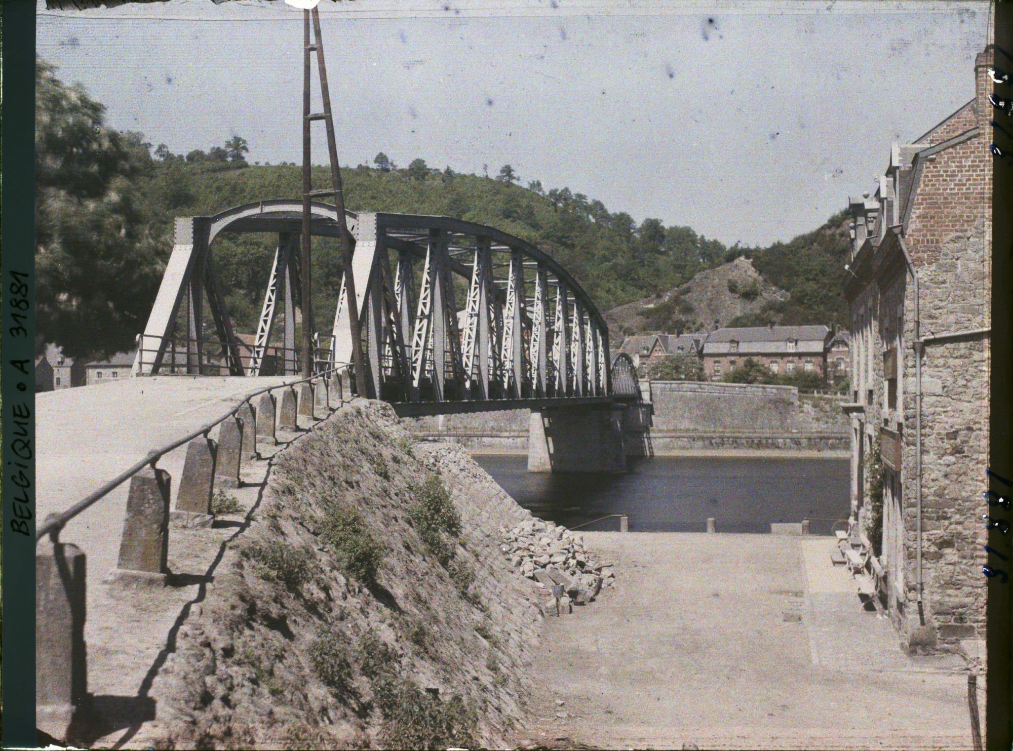 Image représentant Belgique, Hastière, Le Grand Pont, vu de la rive droite
