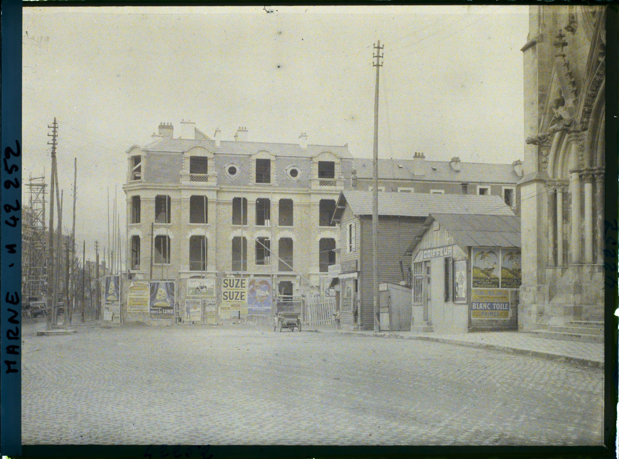 Image représentant France, Reims, Dans le faubourg de Laon, près l'Eglise St Thomas