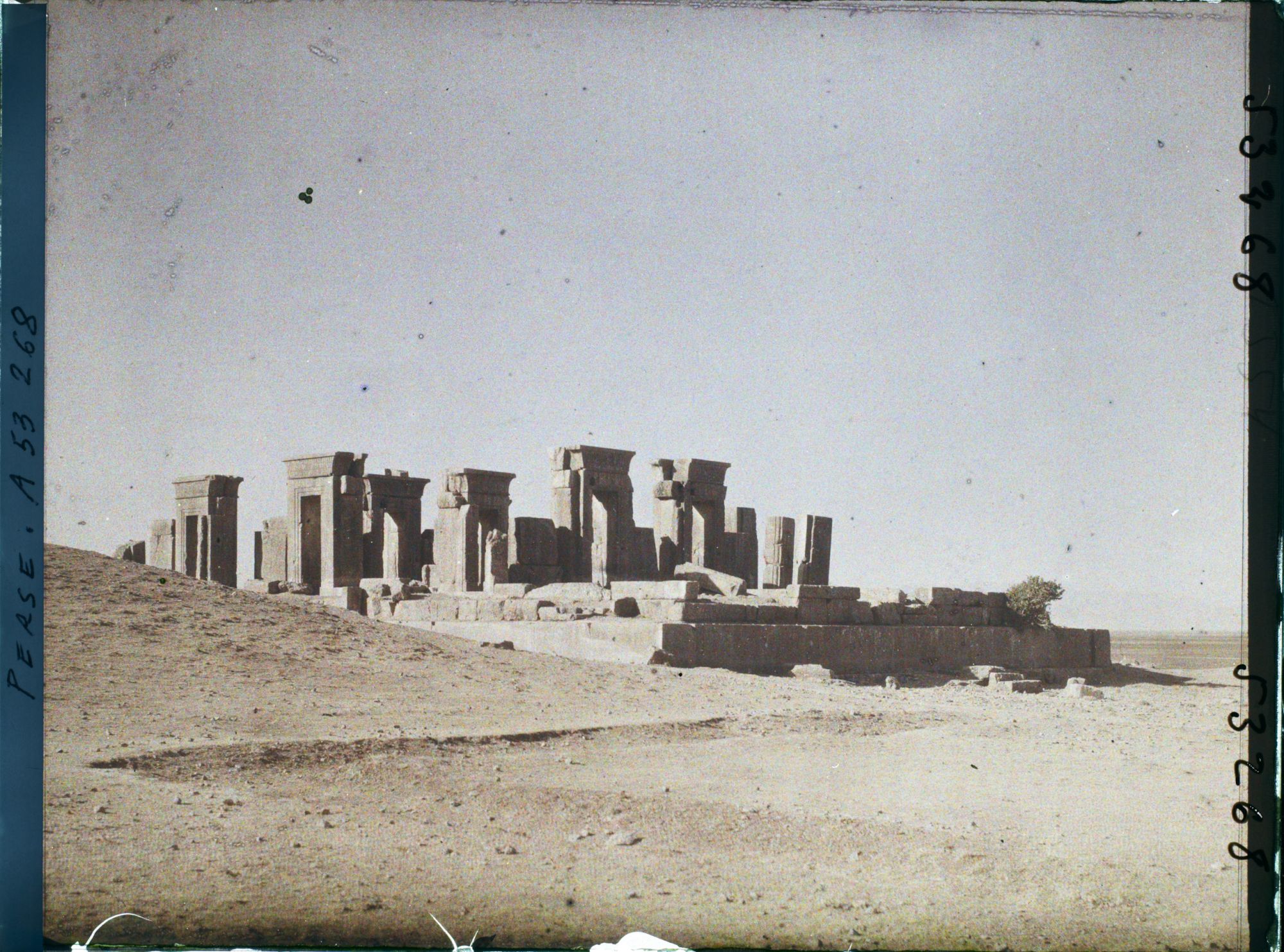 Image représentant Ensemble du Tatchara (palais de Darius 1er)