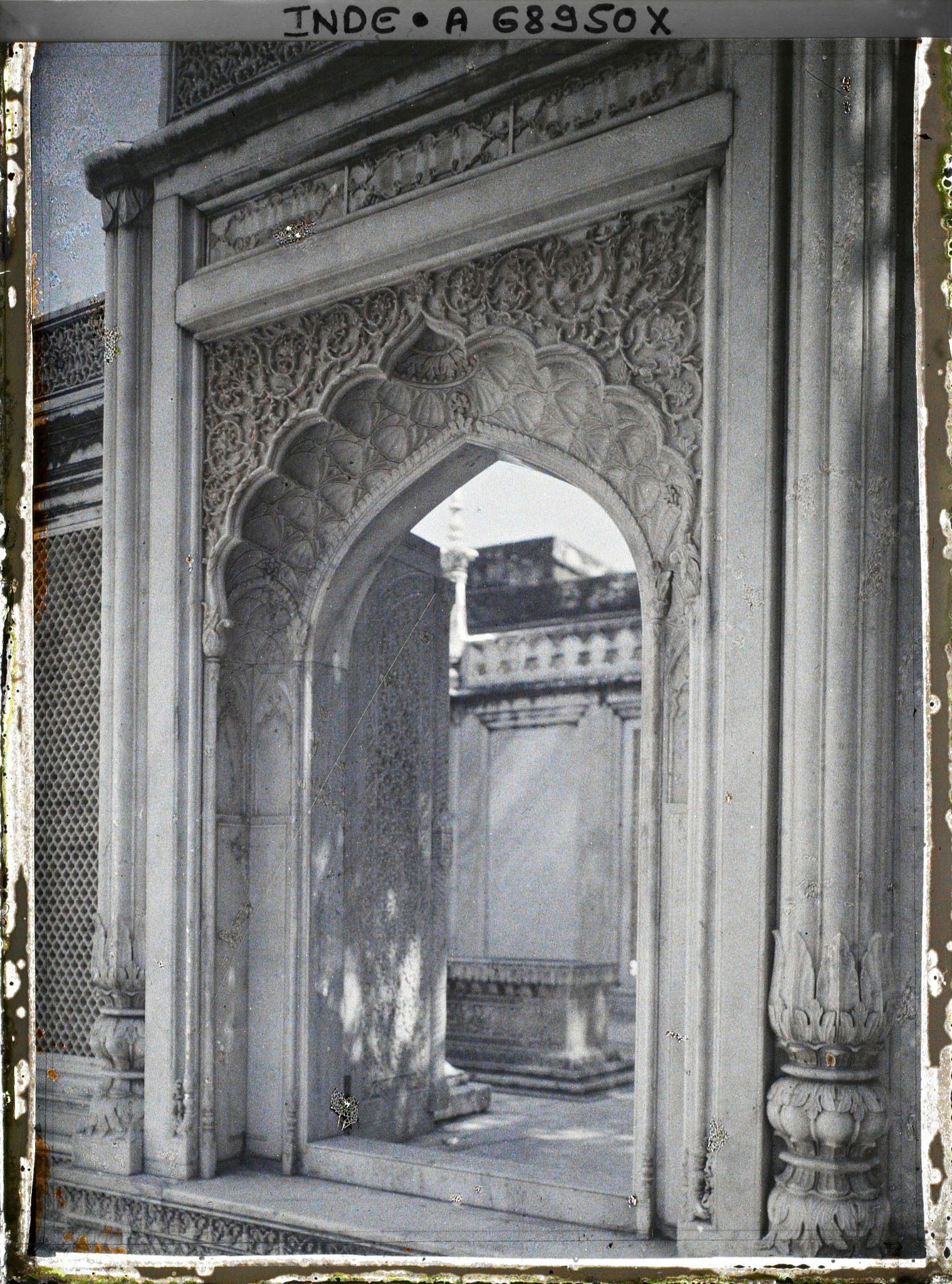 Image représentant Un des tombeaux dans l'enceinte du dargâh de Nizamuddin