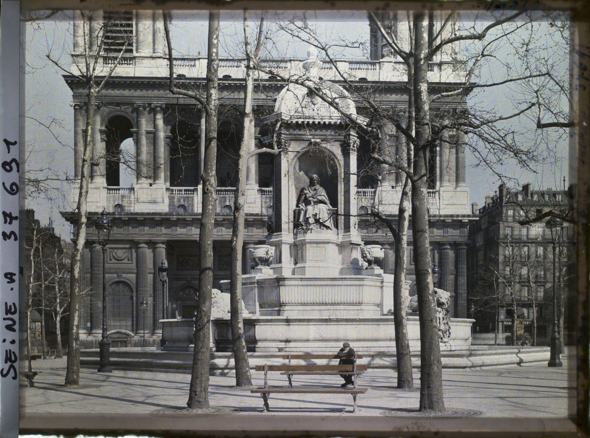 Image représentant La fontaine des Quatre Evêques place Saint-Sulpice
