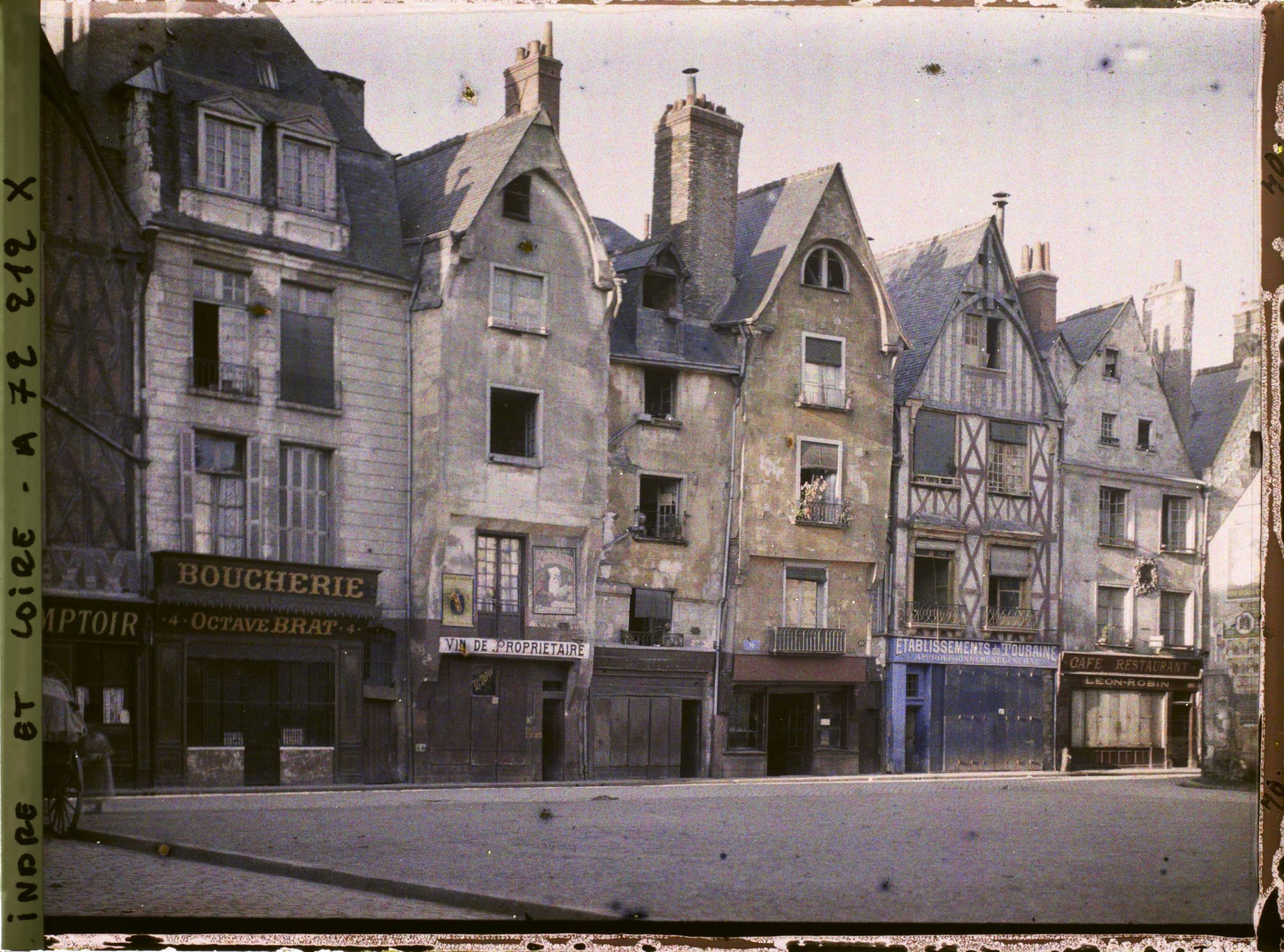 Image représentant Maisons et boutiques de la place Plumereau