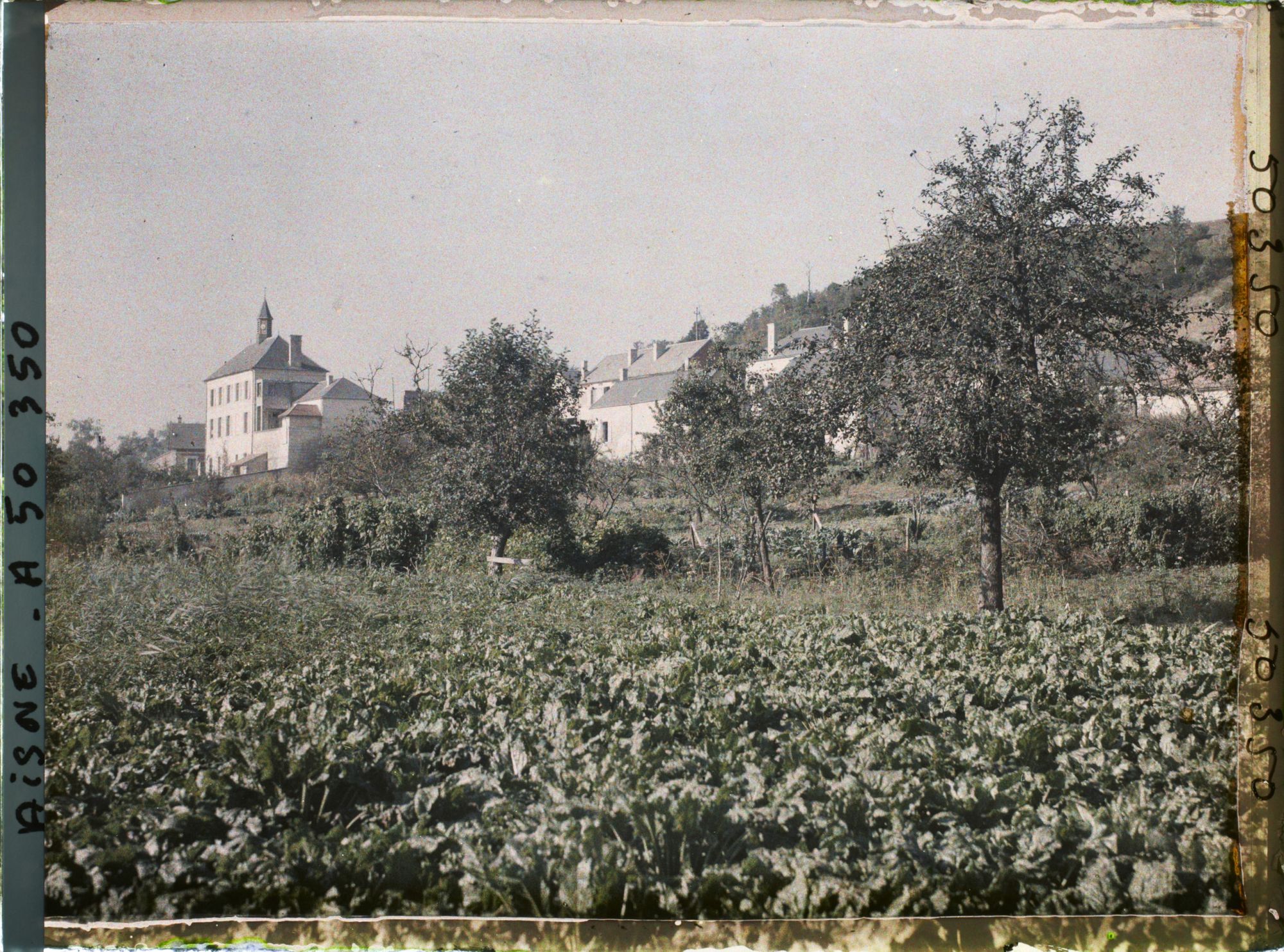 Image représentant France, Pernant, Vue vers la nouvelle Ecole-Mairie