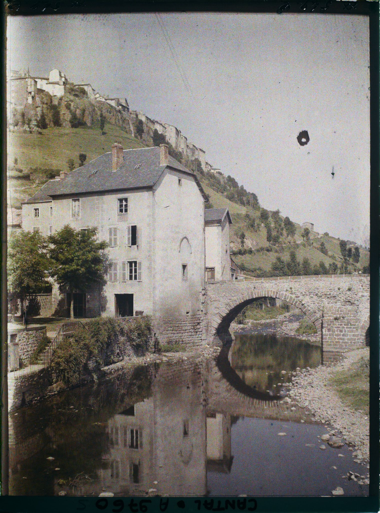 Image représentant Le pont vieux enjambant l'Ander