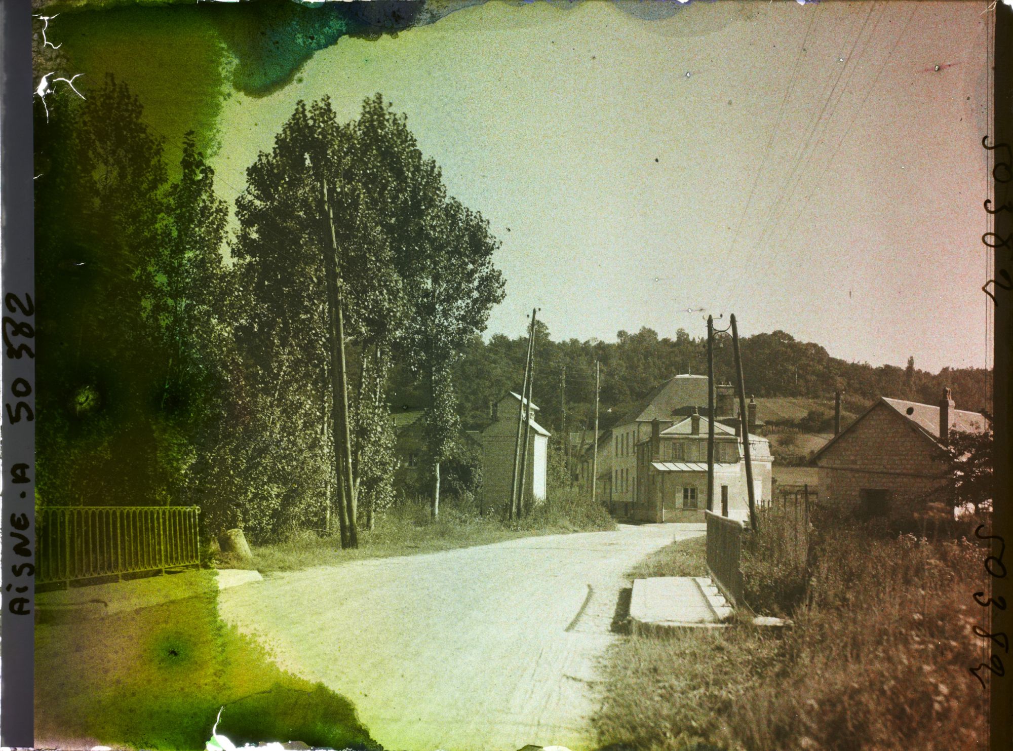 Image représentant France, St Christophe à Berry, Entrée Ouest du Village