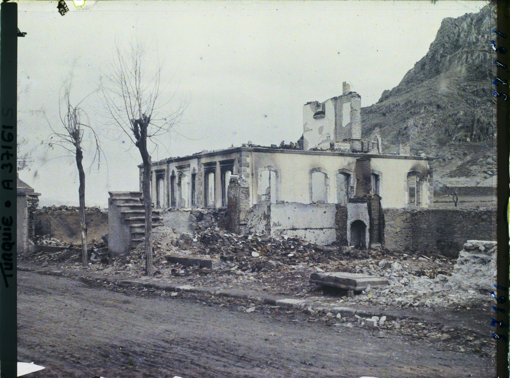 Image représentant Turquie, Afion-Kara-Hissar, Hôpital incendié