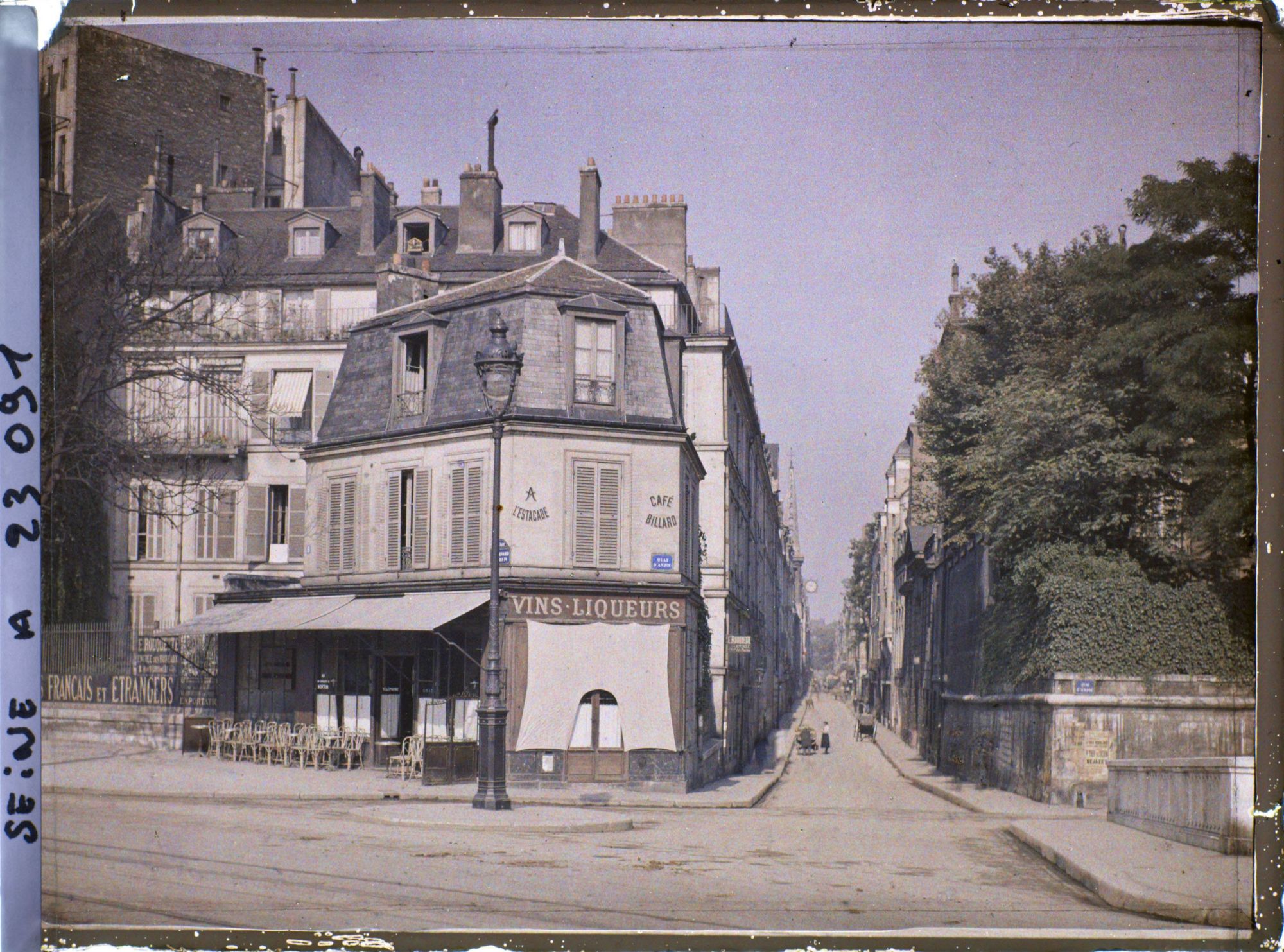 Image représentant La rue Saint-Louis-en-l'Ile, prise du pont de Sully