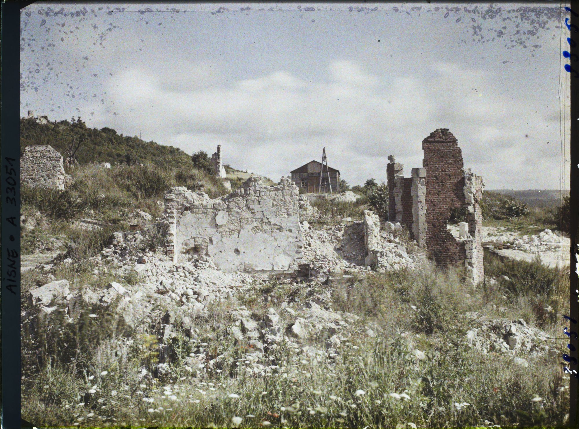 Image représentant France, Vauxaillon, Ruines vers l'Eglise provisoire